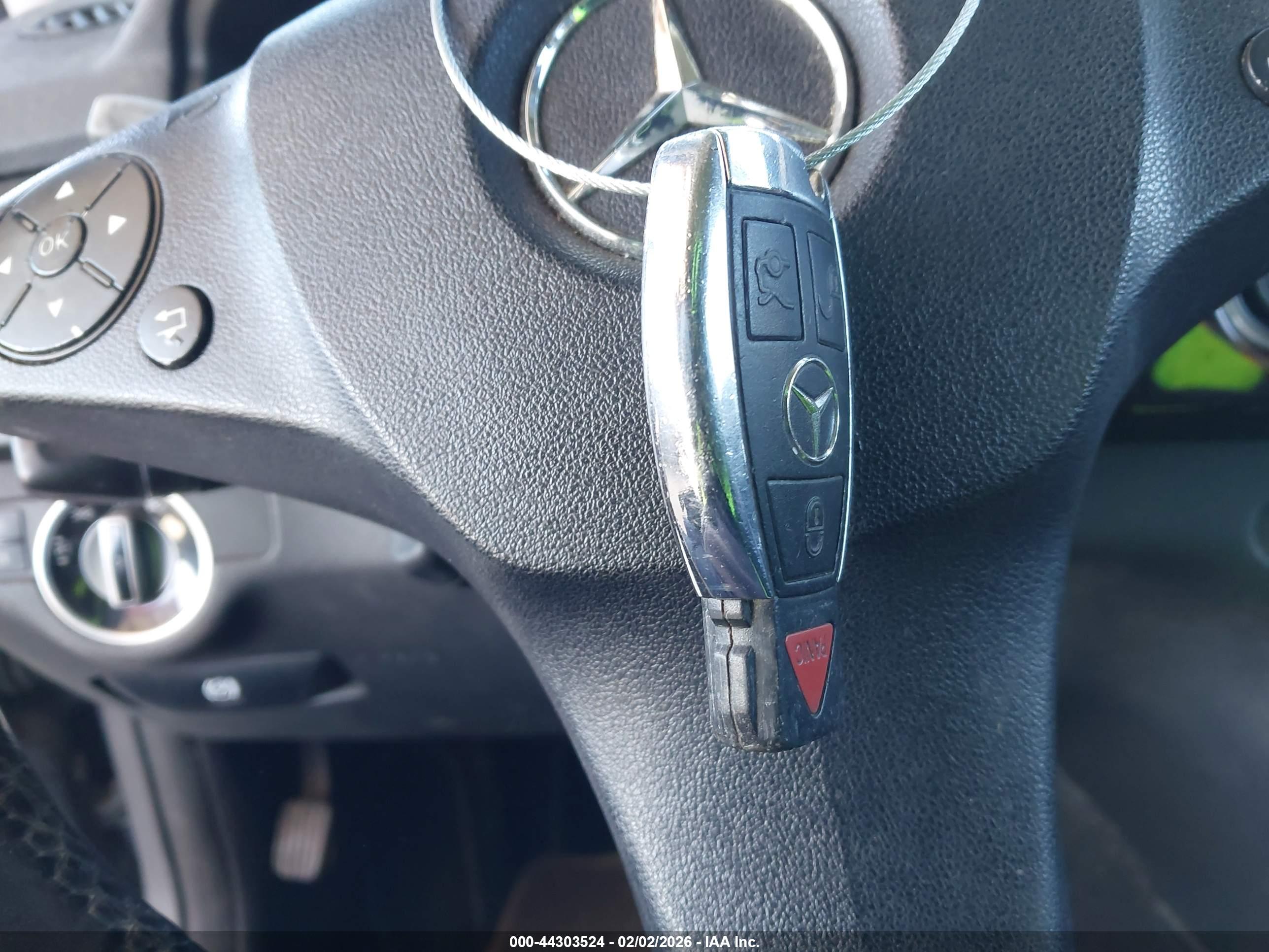 MERCEDES-BENZ GLK image 11