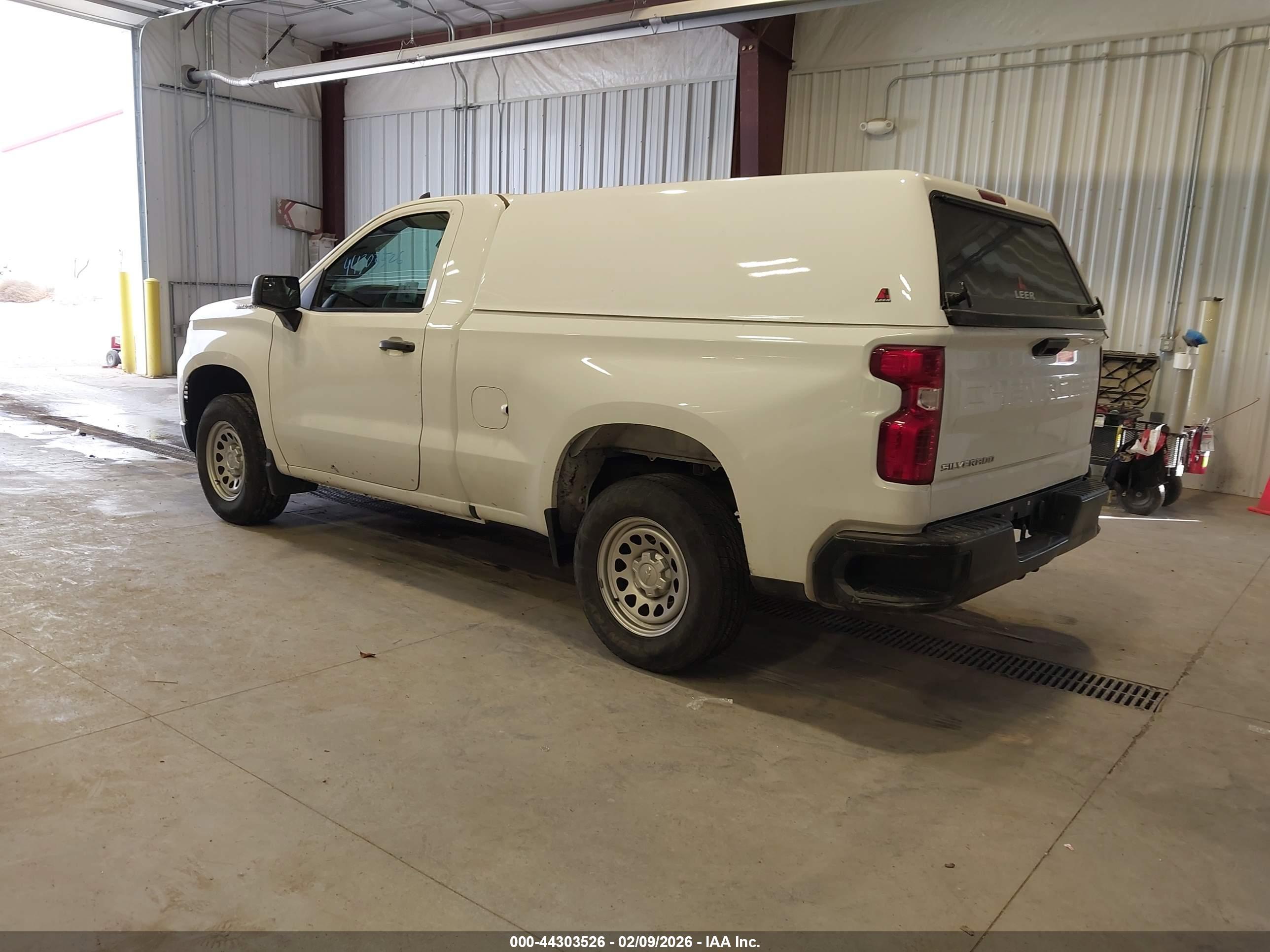 CHEVROLET SILVERADO image 3