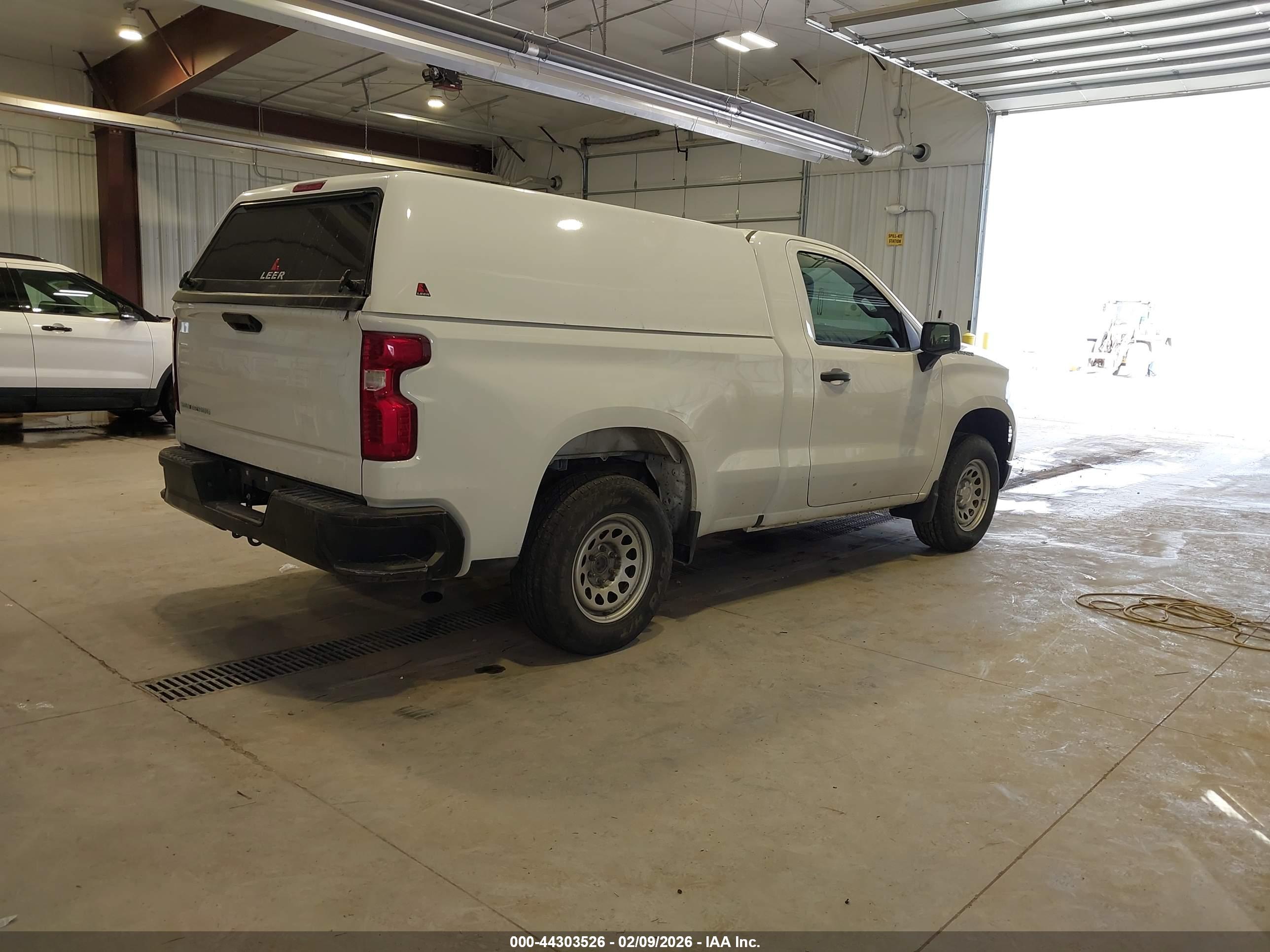 CHEVROLET SILVERADO image 4