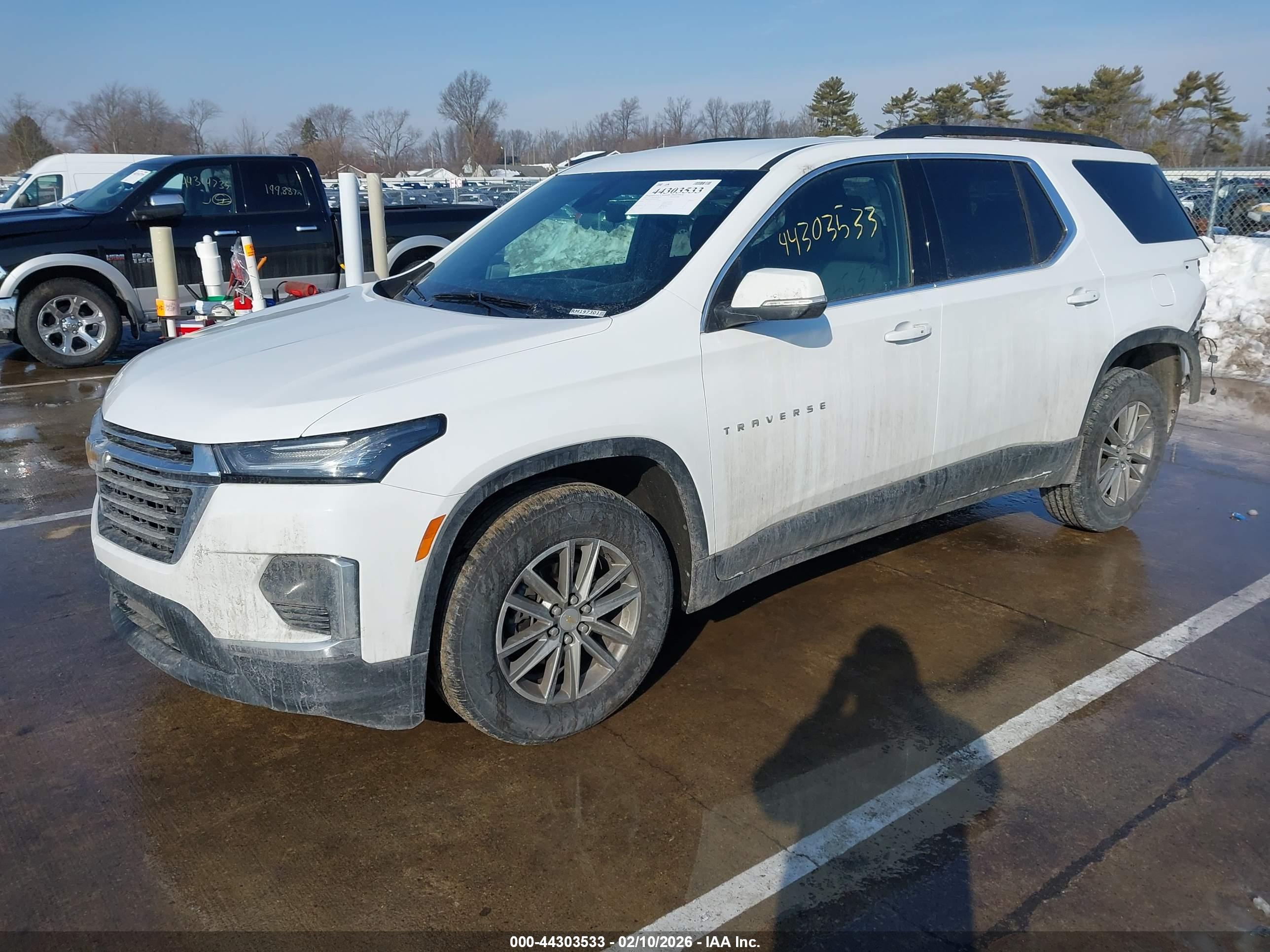 CHEVROLET TRAVERSE image 2