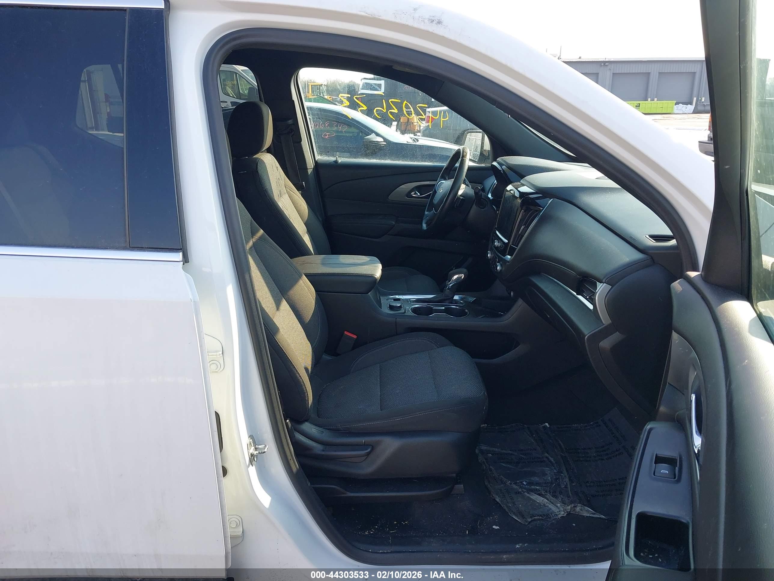 CHEVROLET TRAVERSE image 5
