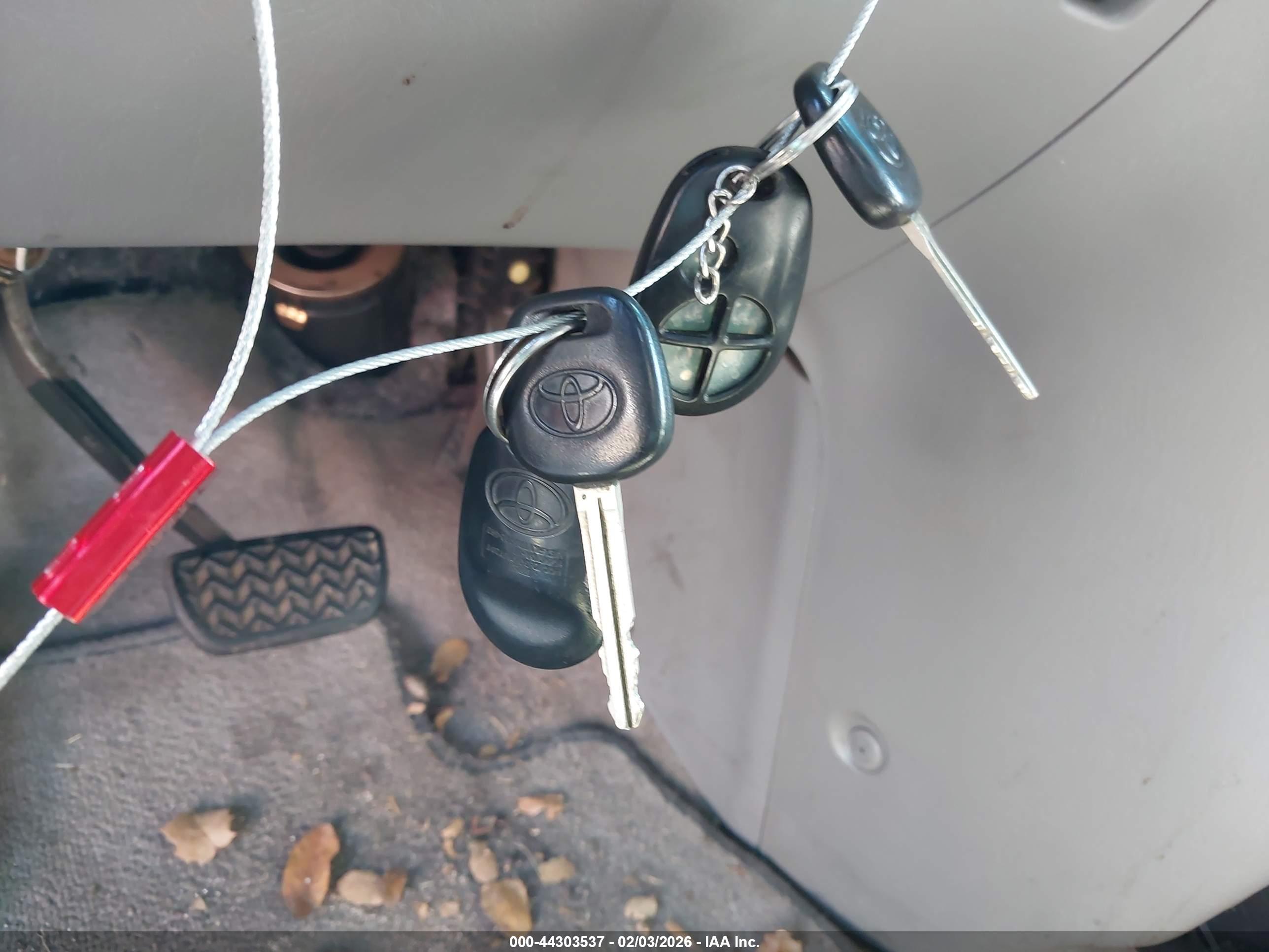 TOYOTA SIENNA image 11