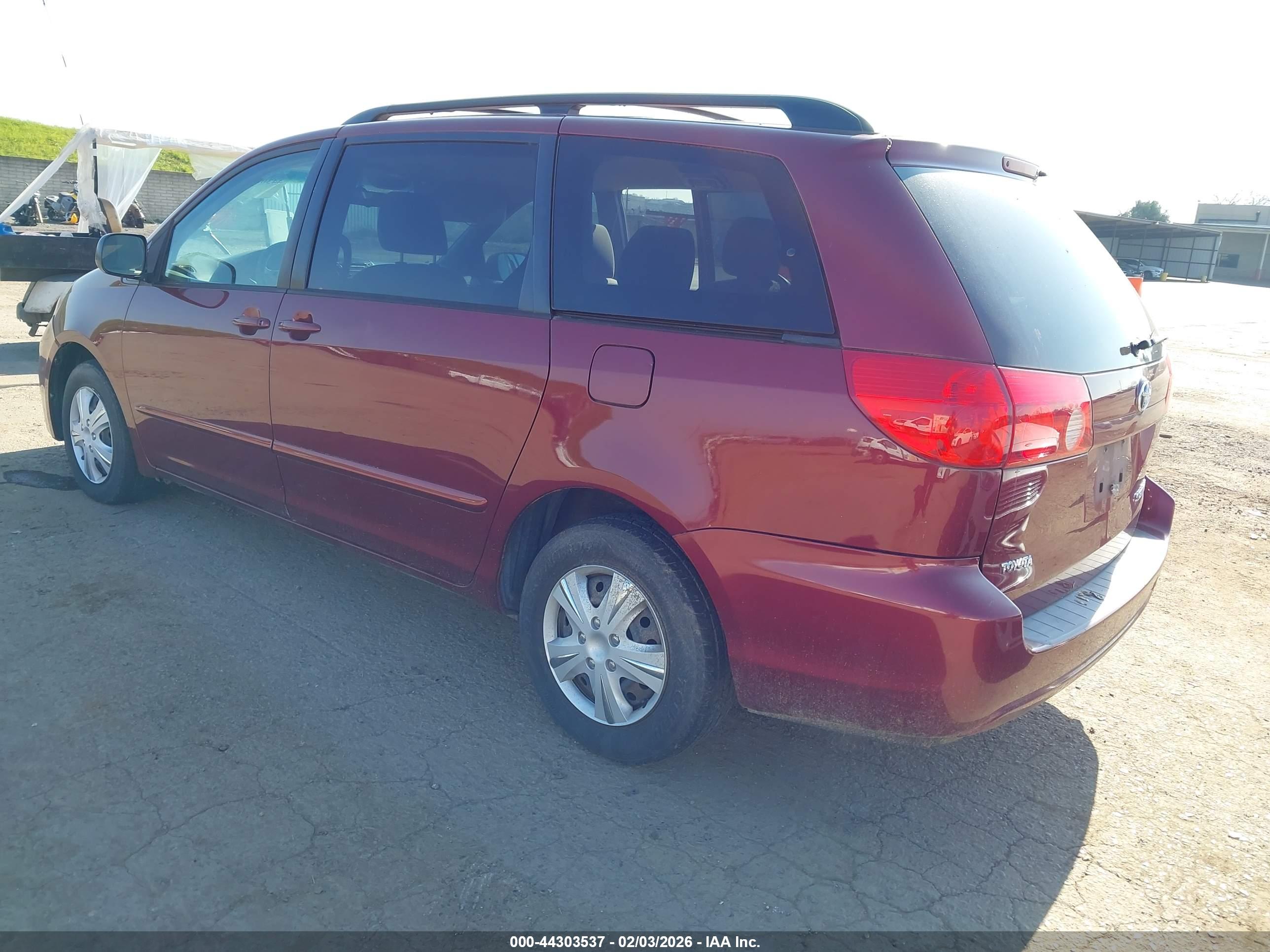 TOYOTA SIENNA image 3