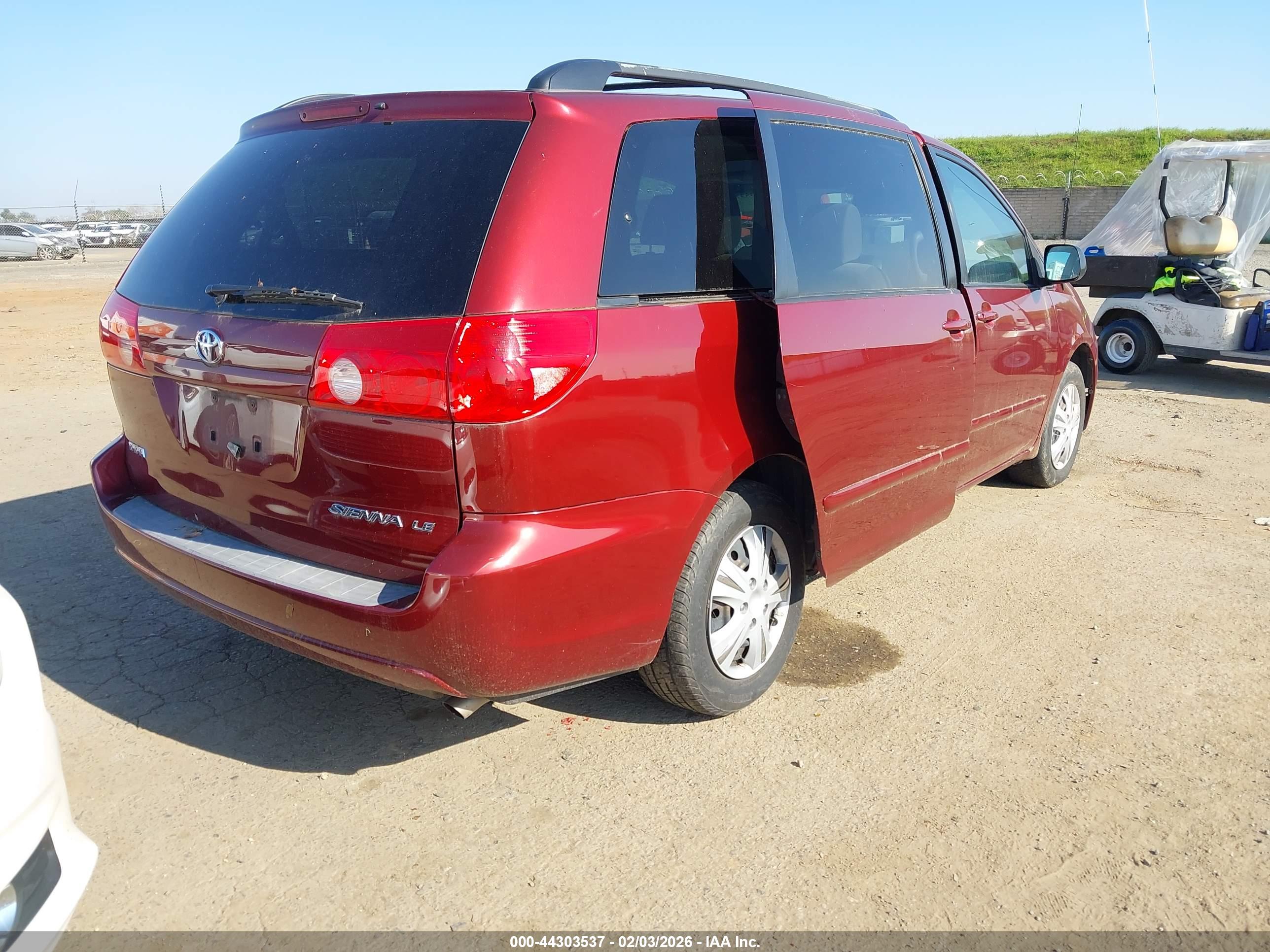TOYOTA SIENNA image 4