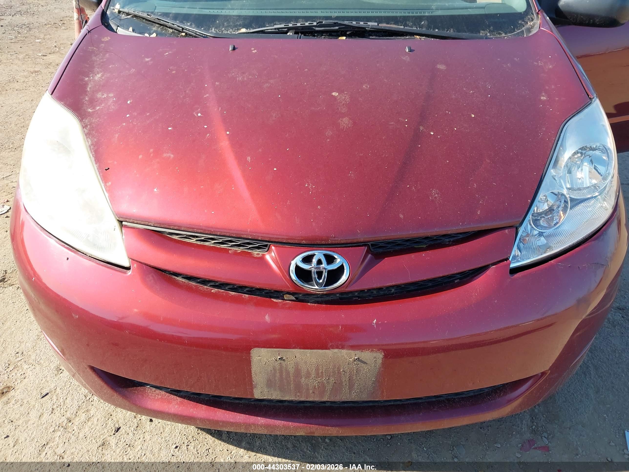 TOYOTA SIENNA image 6