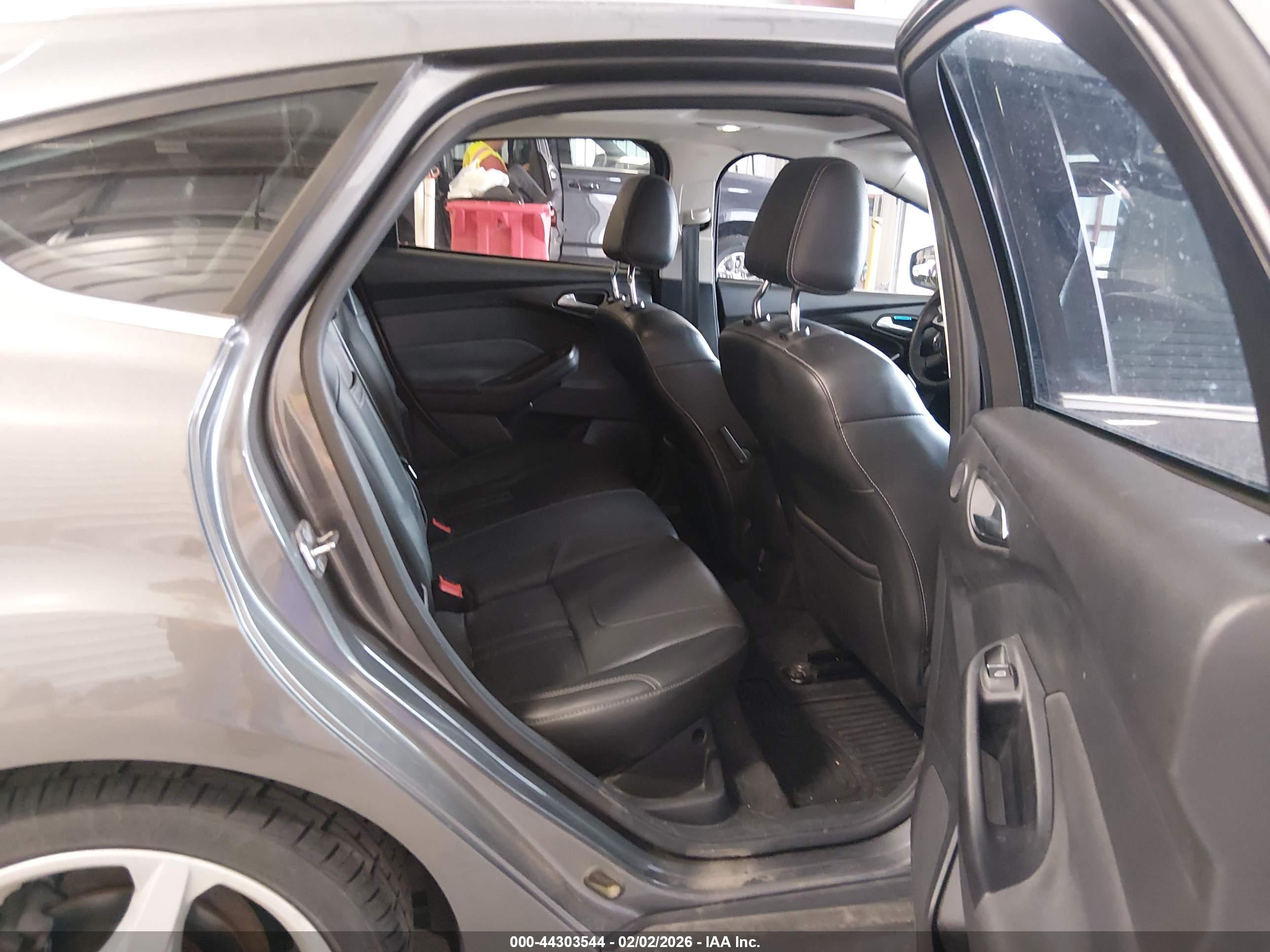 FORD FOCUS image 8