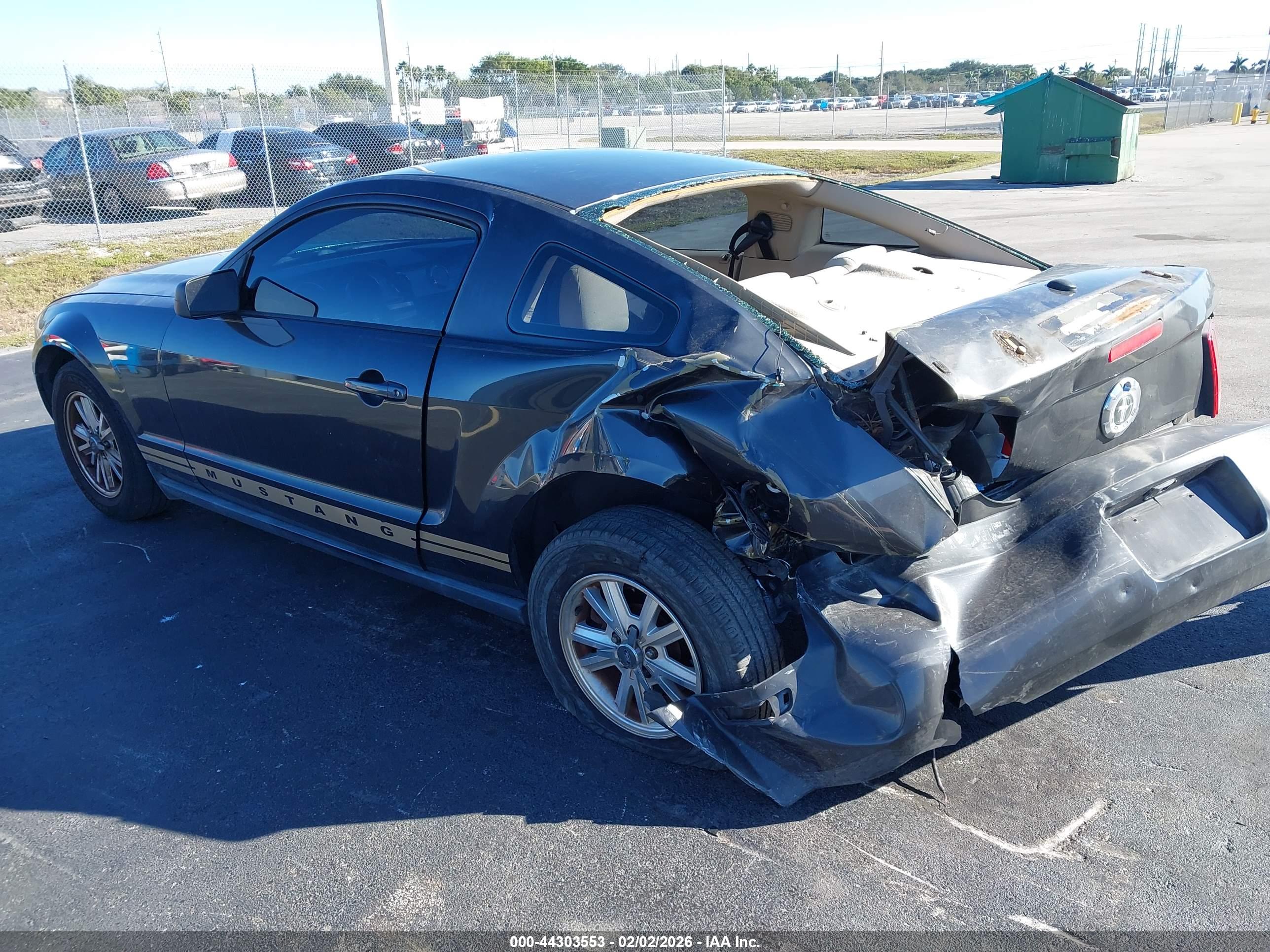 FORD MUSTANG image 3