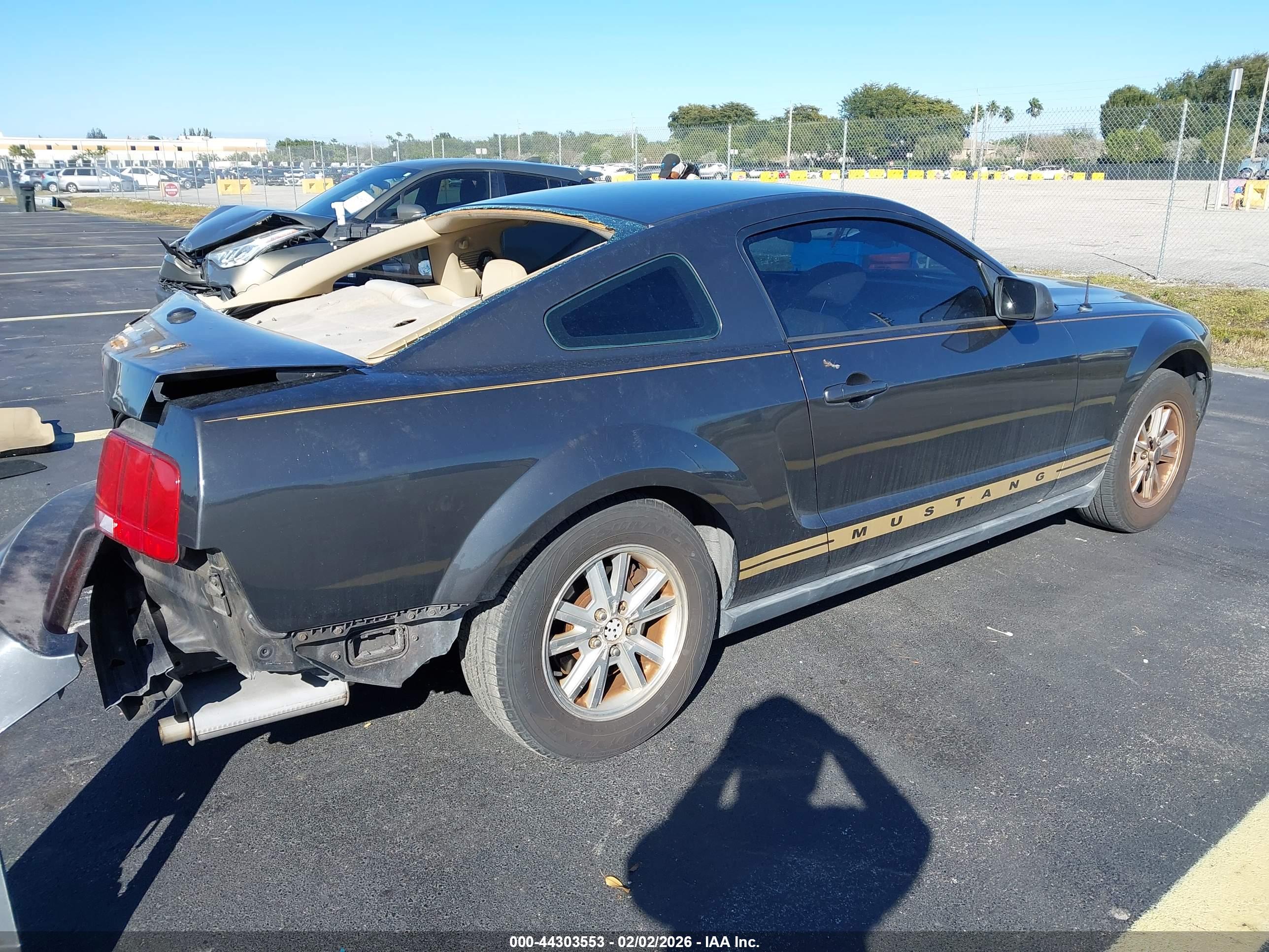 FORD MUSTANG image 4