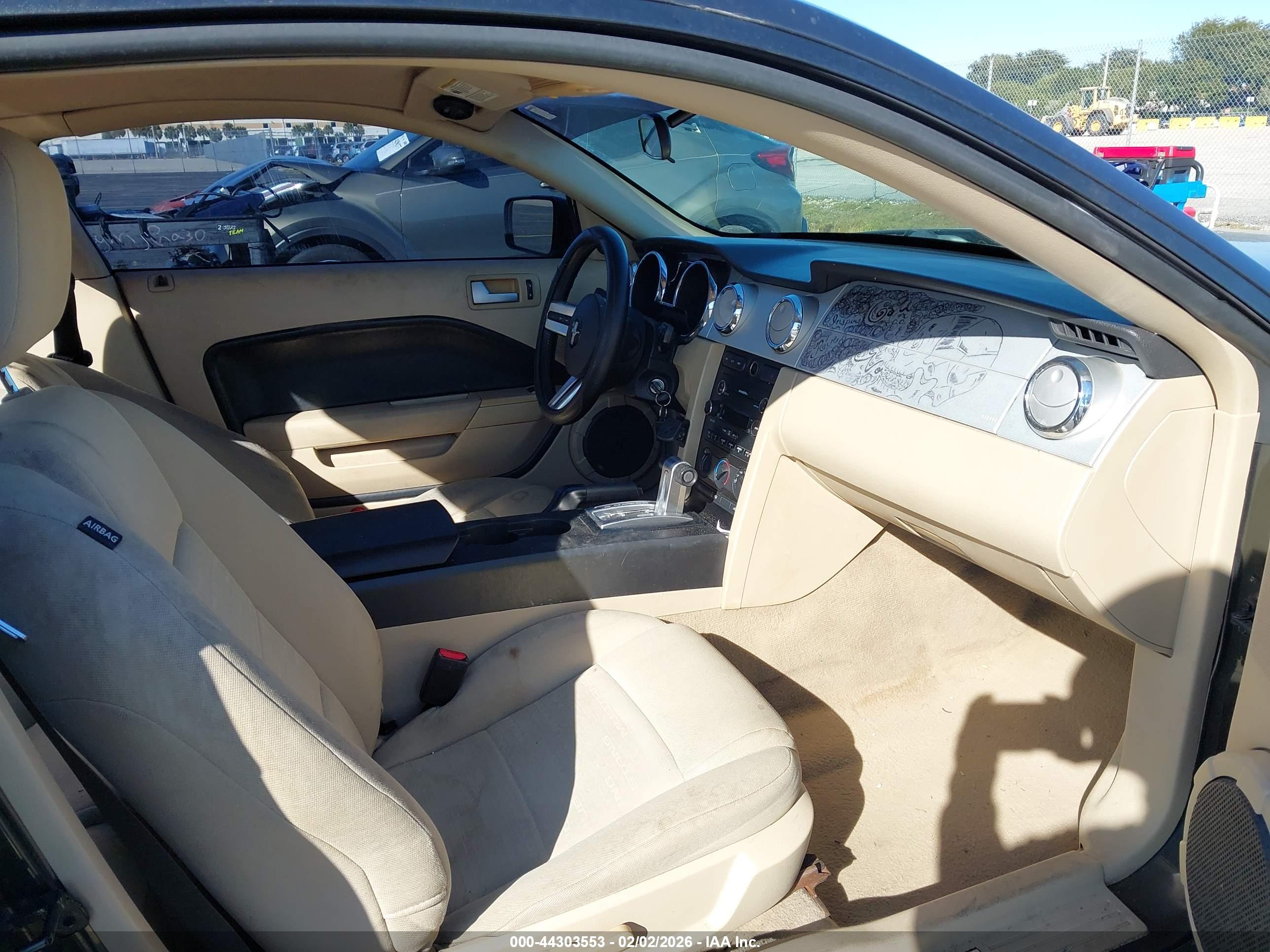 FORD MUSTANG image 5