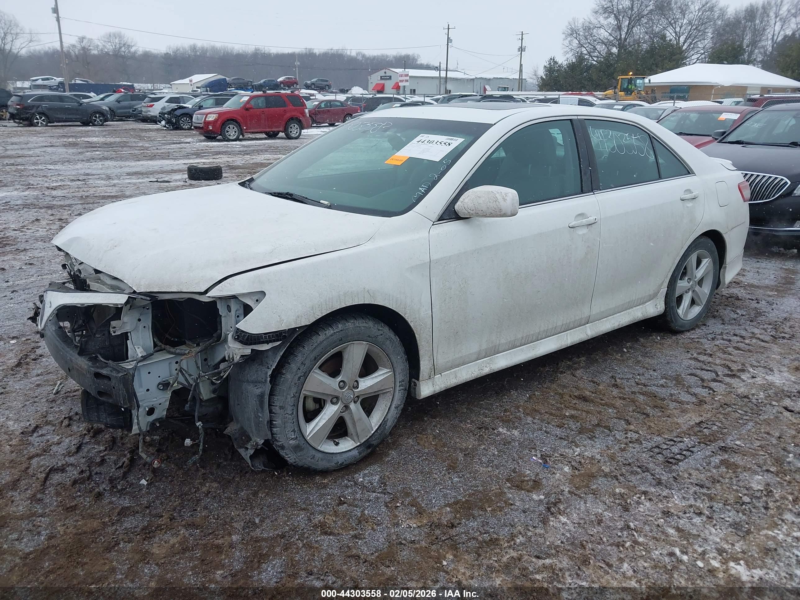 TOYOTA CAMRY image 2