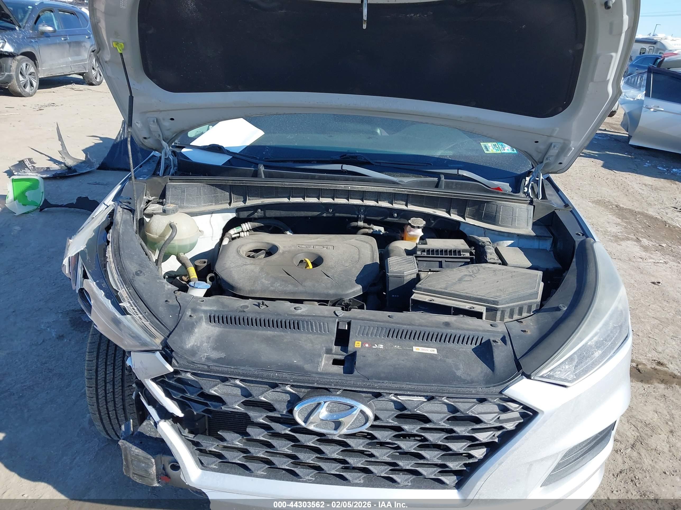 HYUNDAI TUCSON image 10