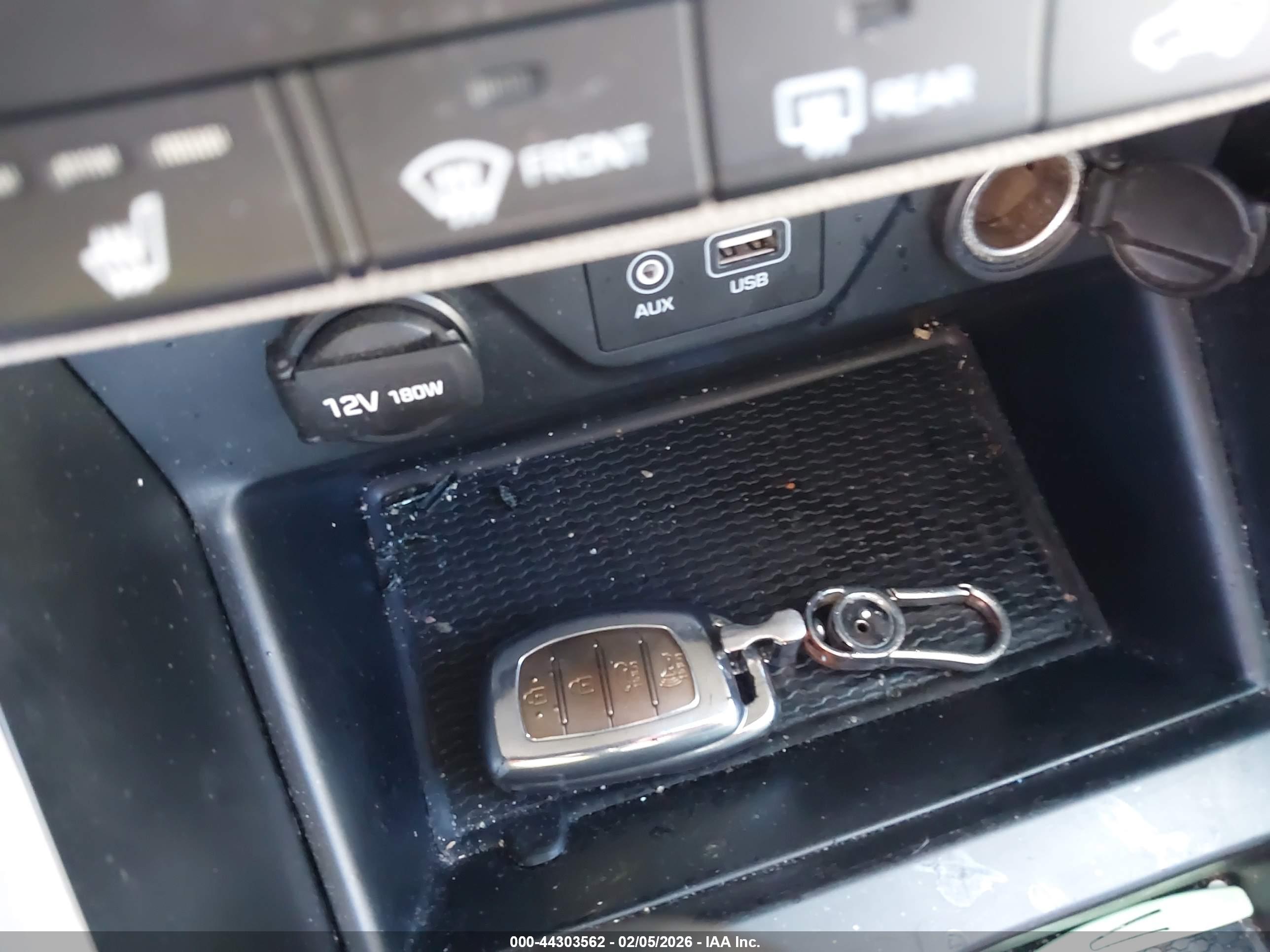 HYUNDAI TUCSON image 11