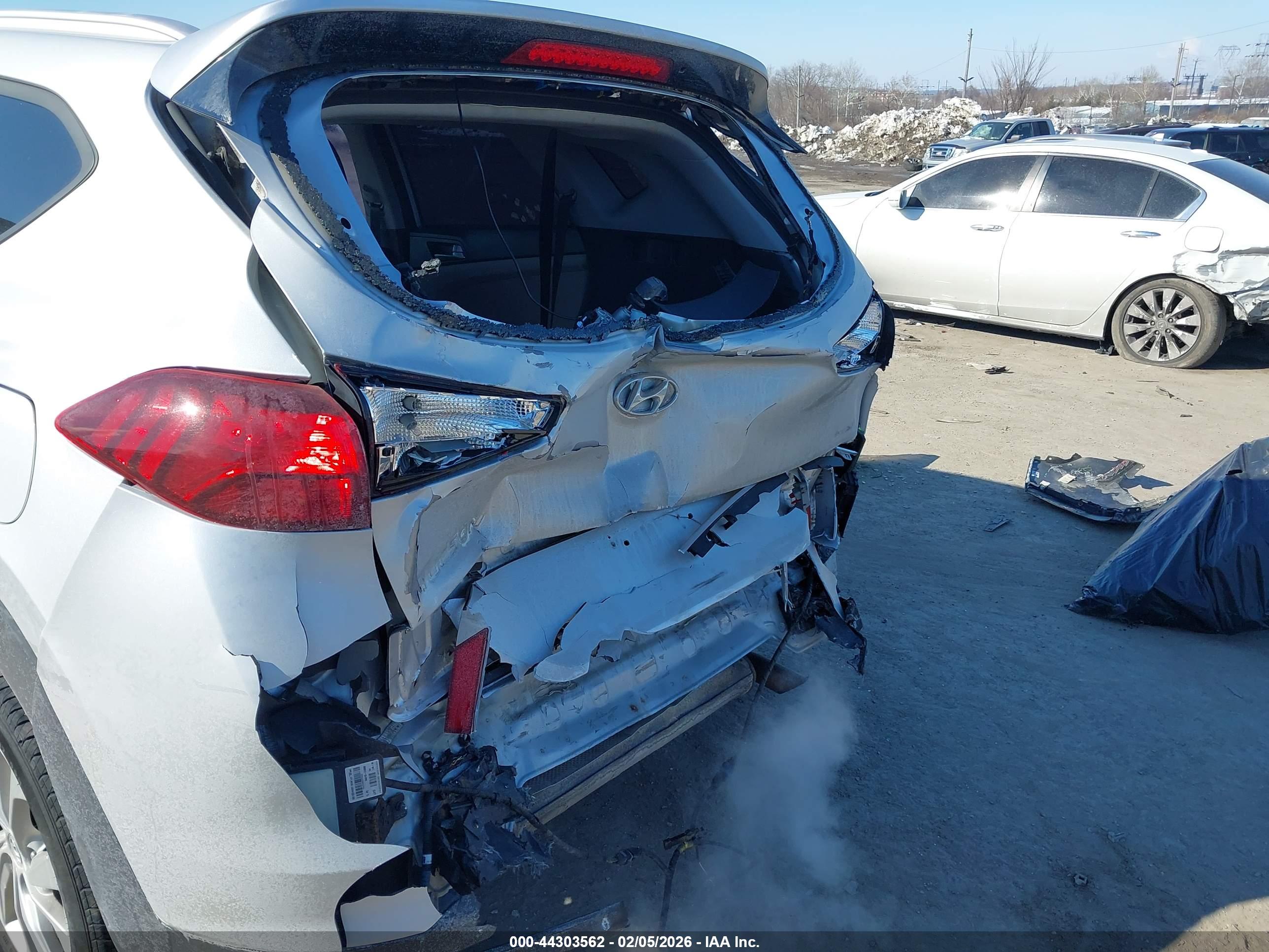 HYUNDAI TUCSON image 6