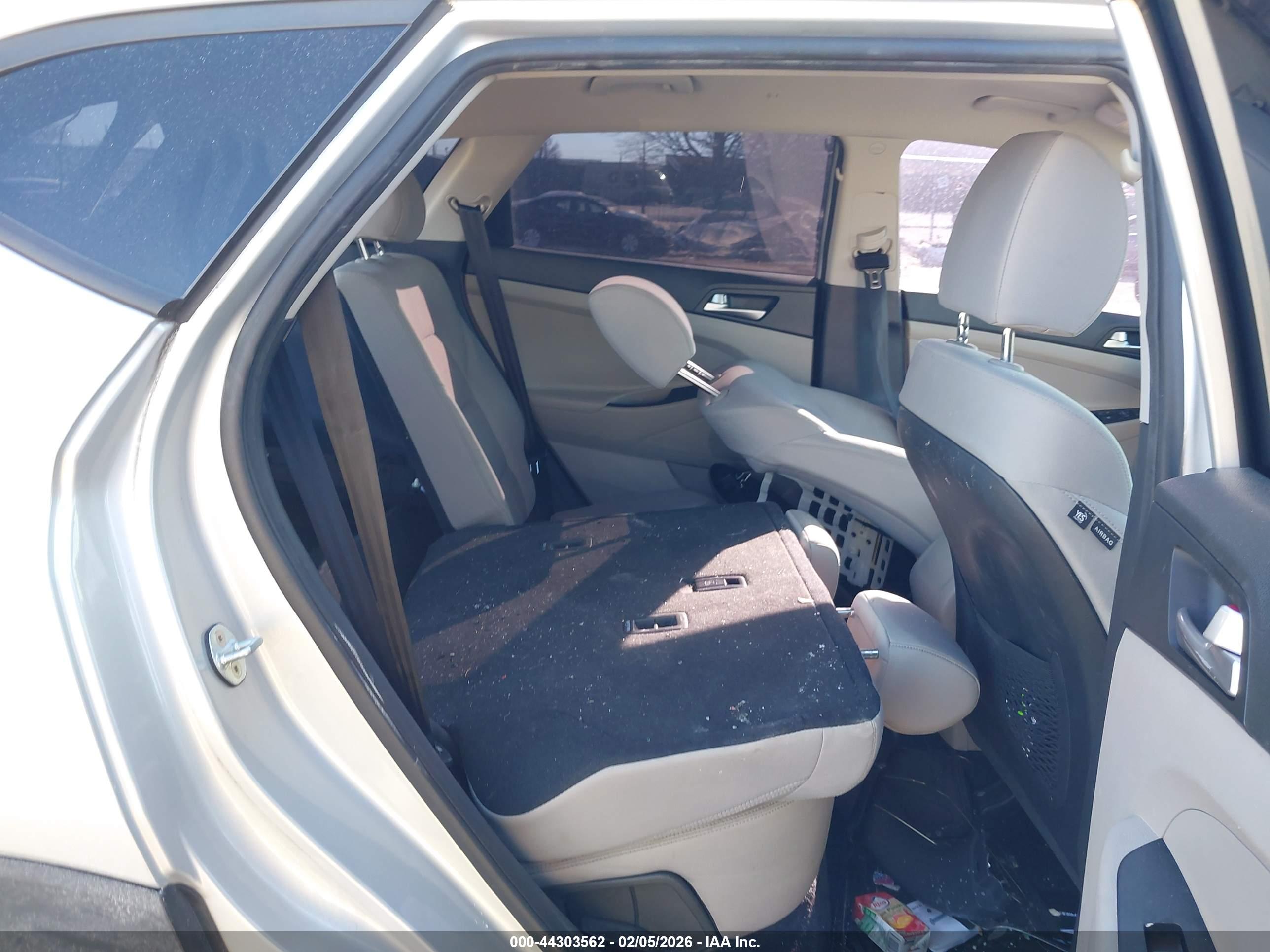 HYUNDAI TUCSON image 8