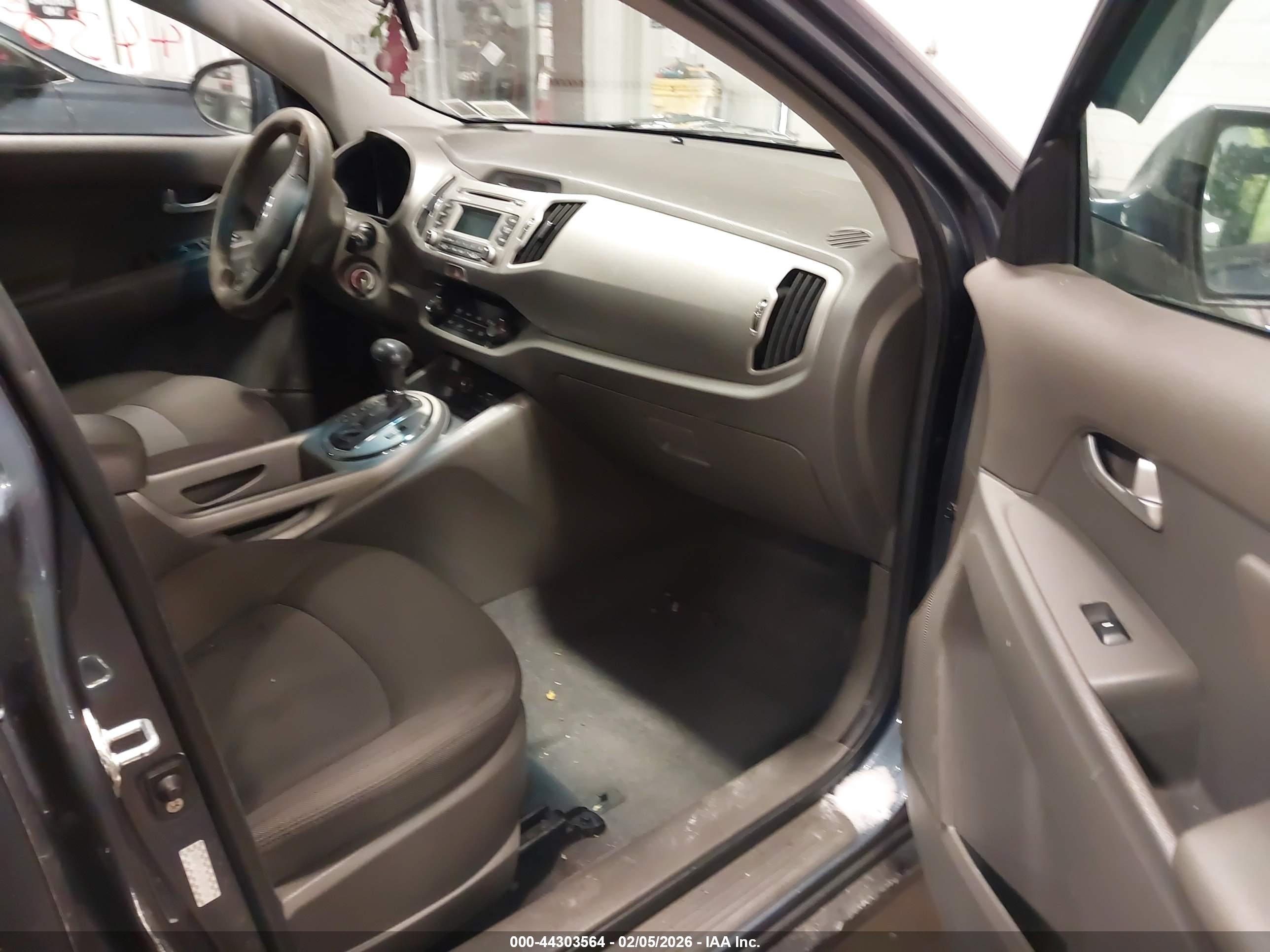 KIA SPORTAGE image 5