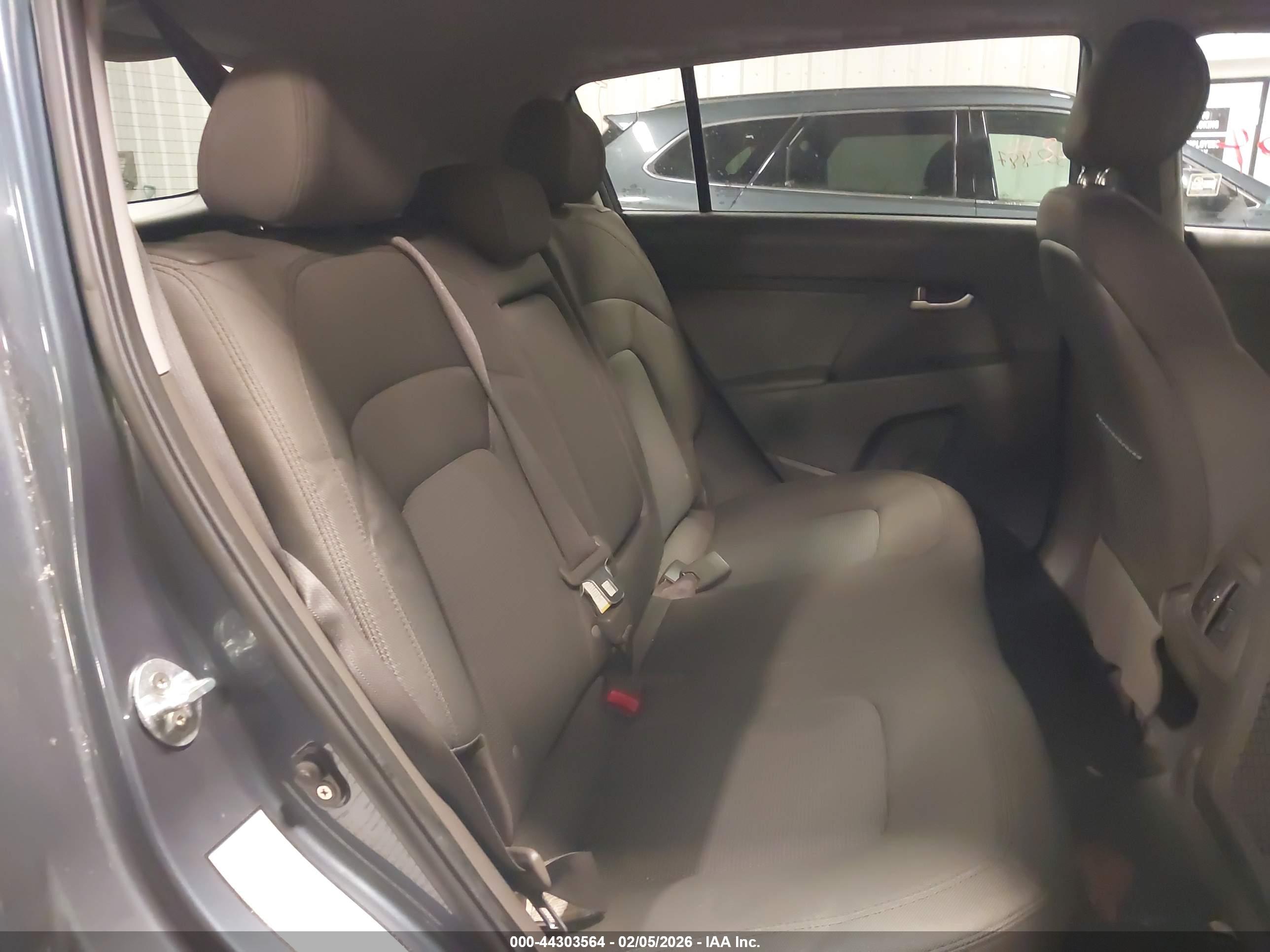 KIA SPORTAGE image 8