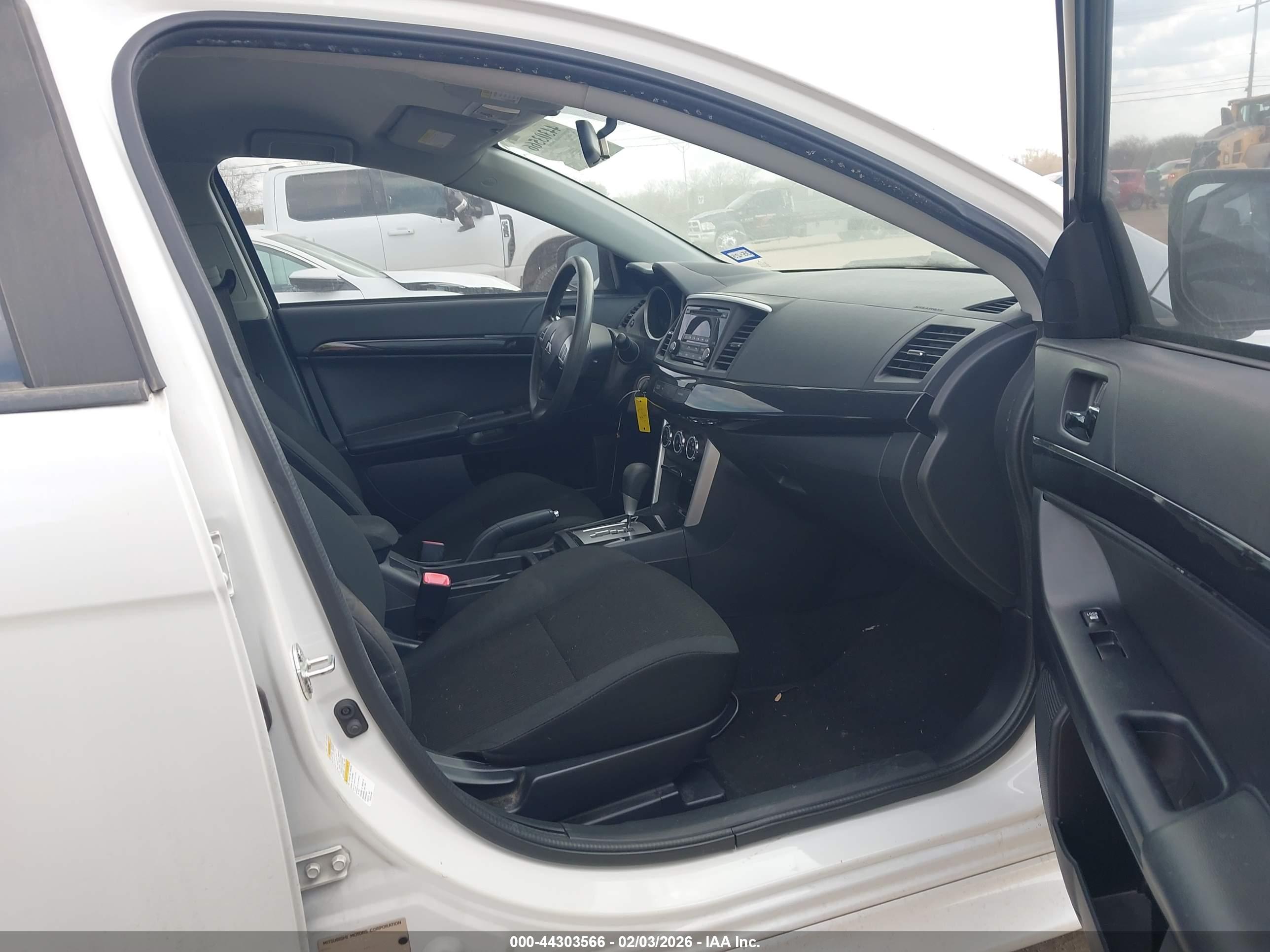 MITSUBISHI LANCER image 5