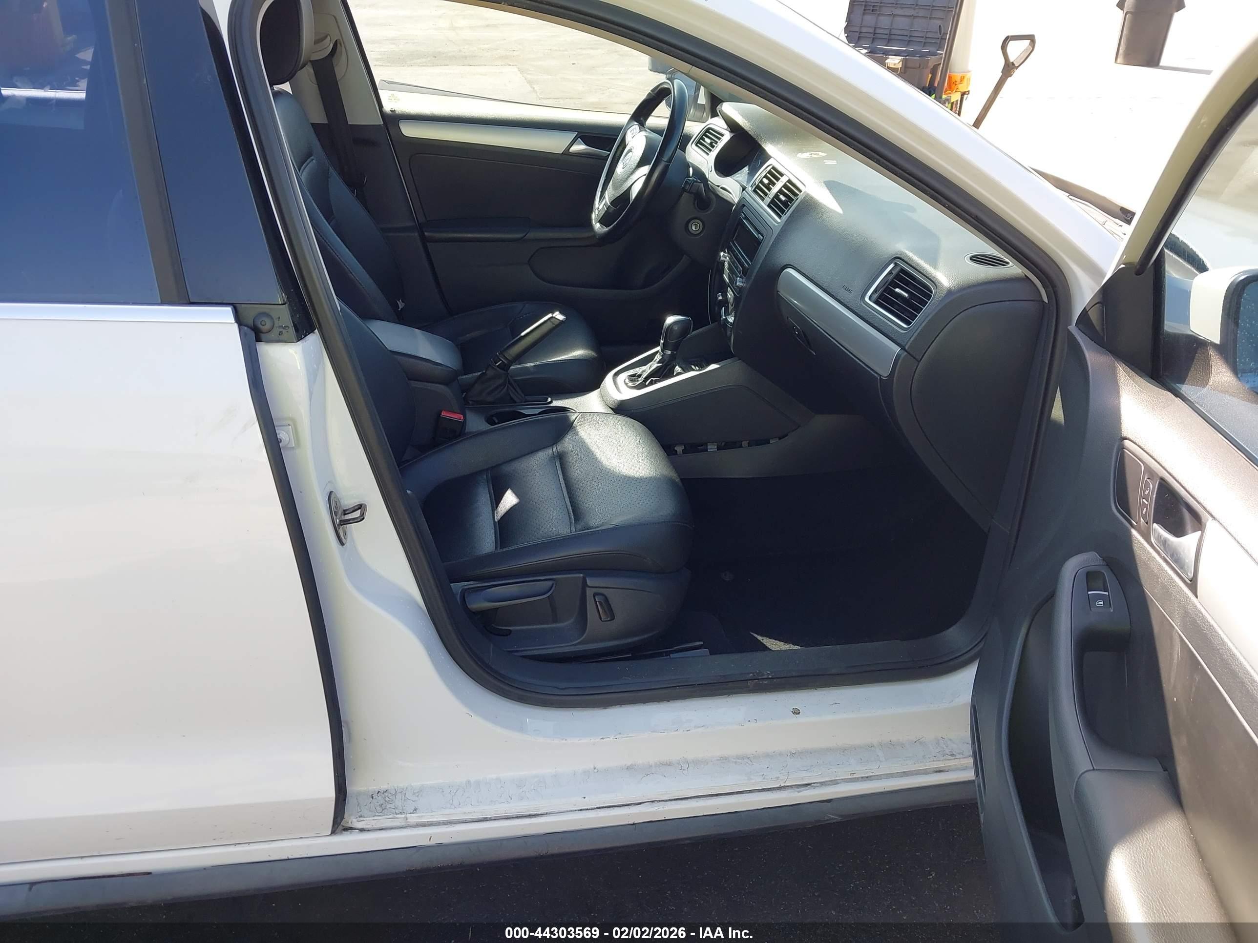 VOLKSWAGEN JETTA image 5