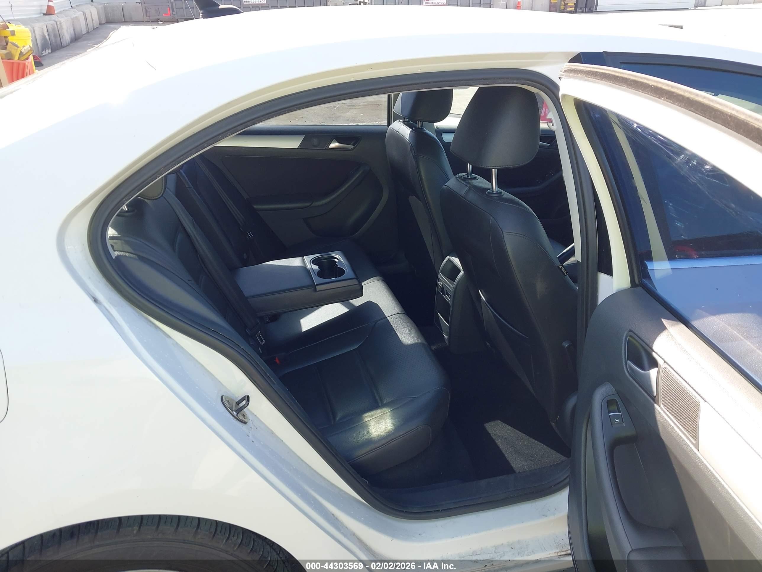 VOLKSWAGEN JETTA image 8