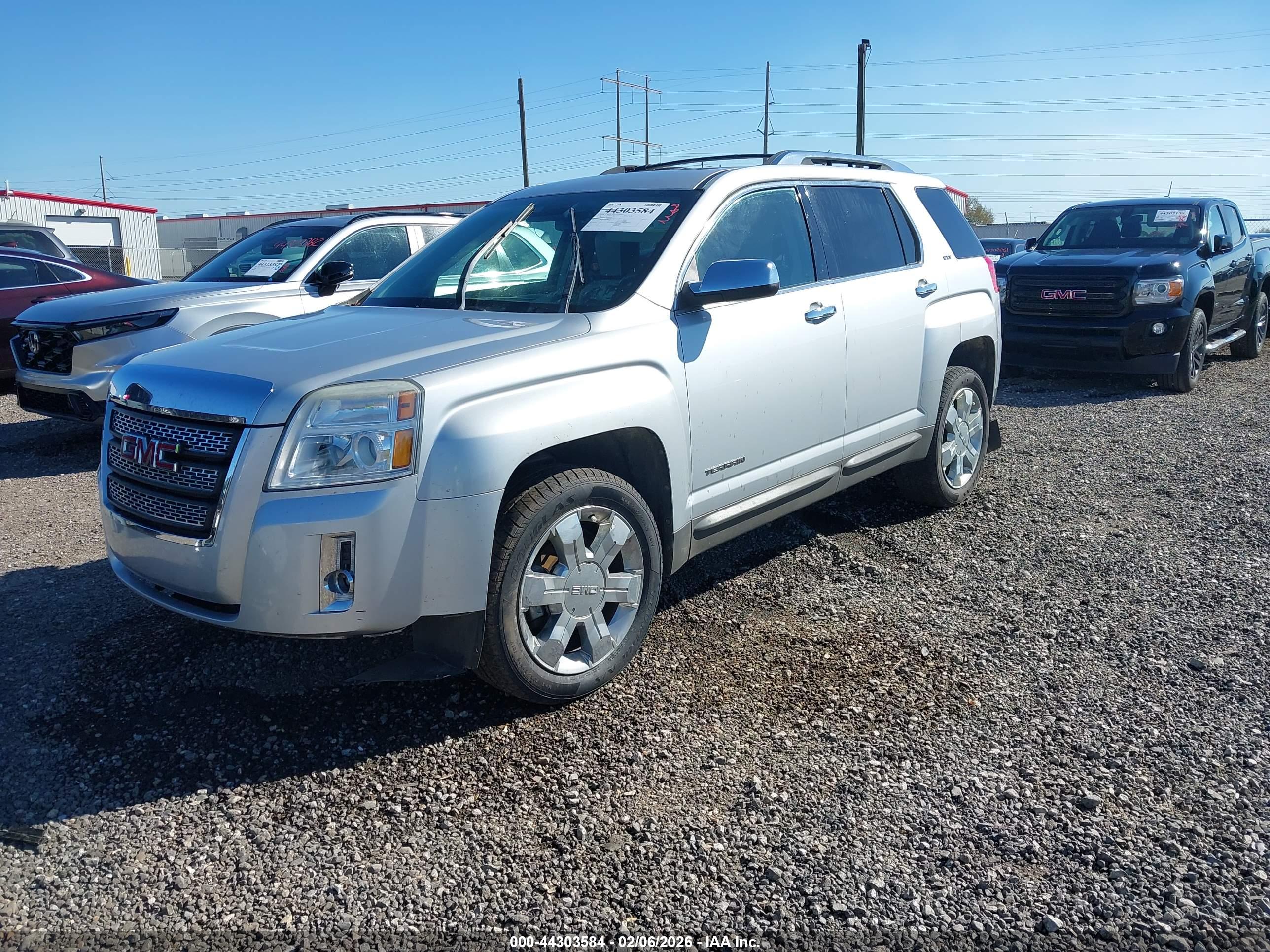 GMC TERRAIN image 2
