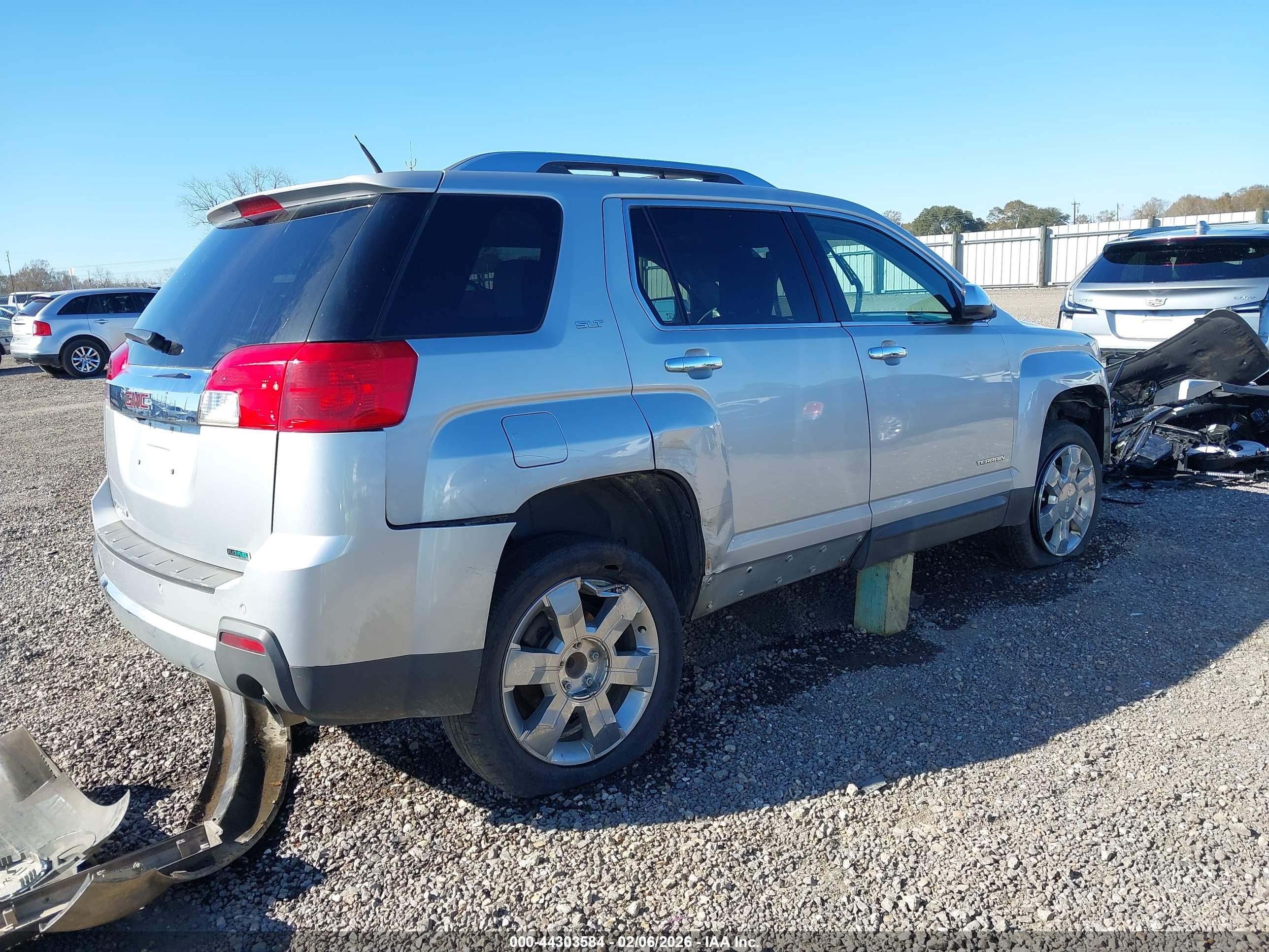 GMC TERRAIN image 4