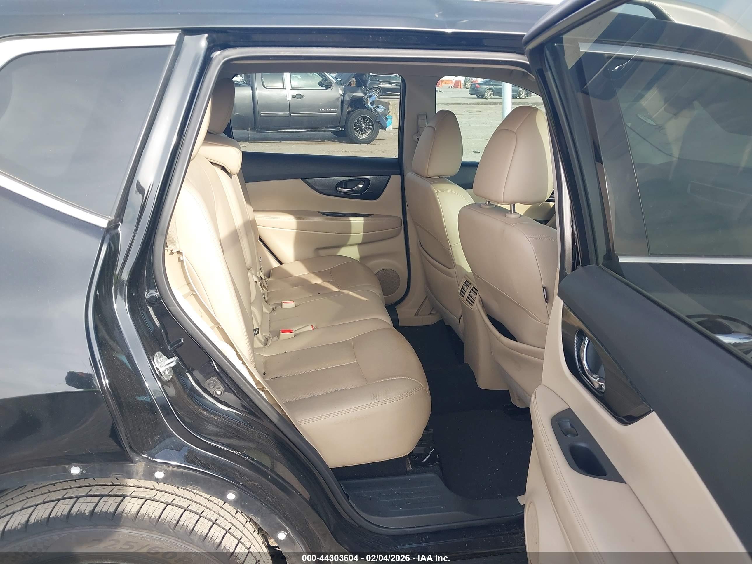 NISSAN ROGUE image 8