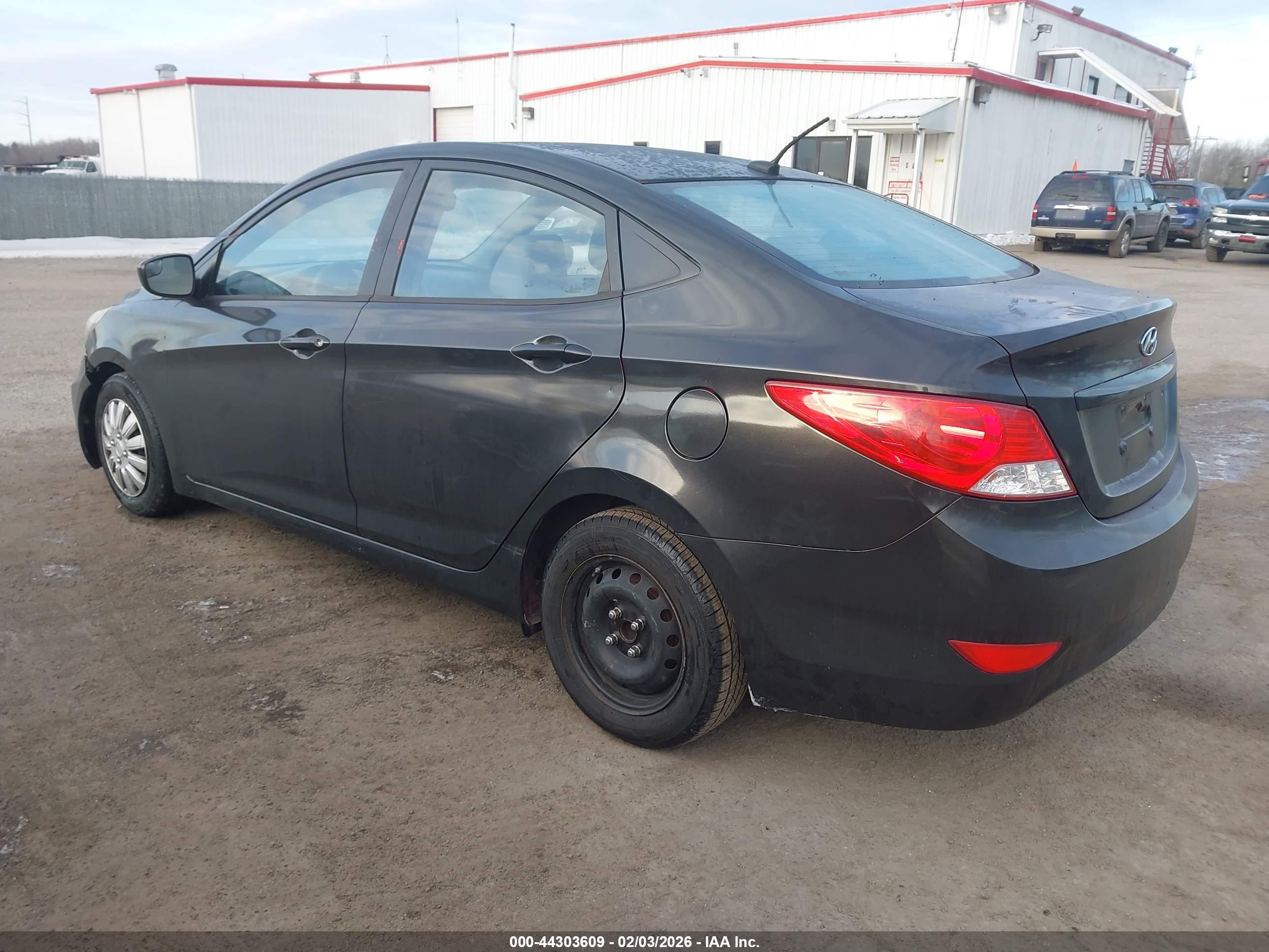 HYUNDAI ACCENT image 3