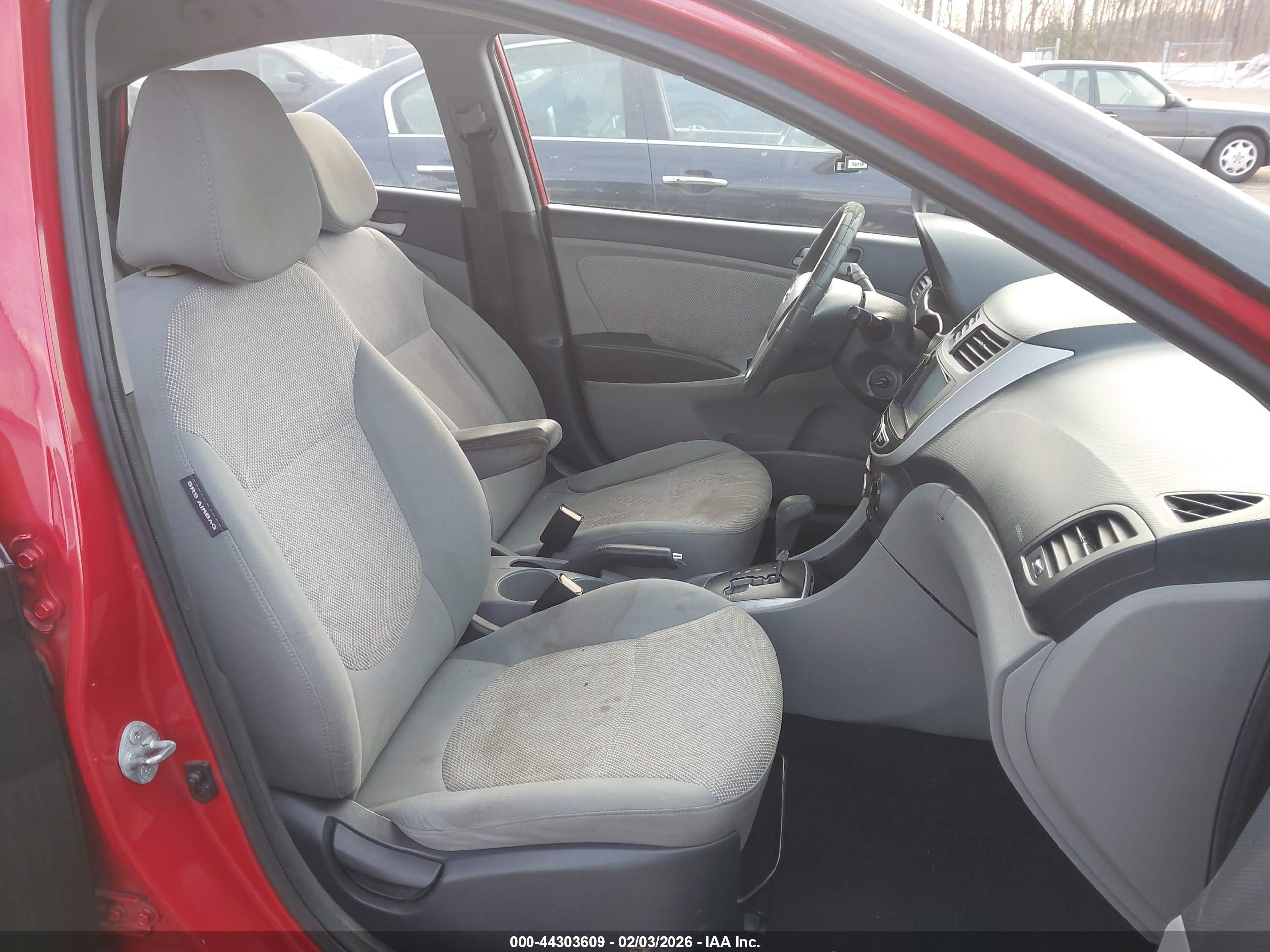 HYUNDAI ACCENT image 5