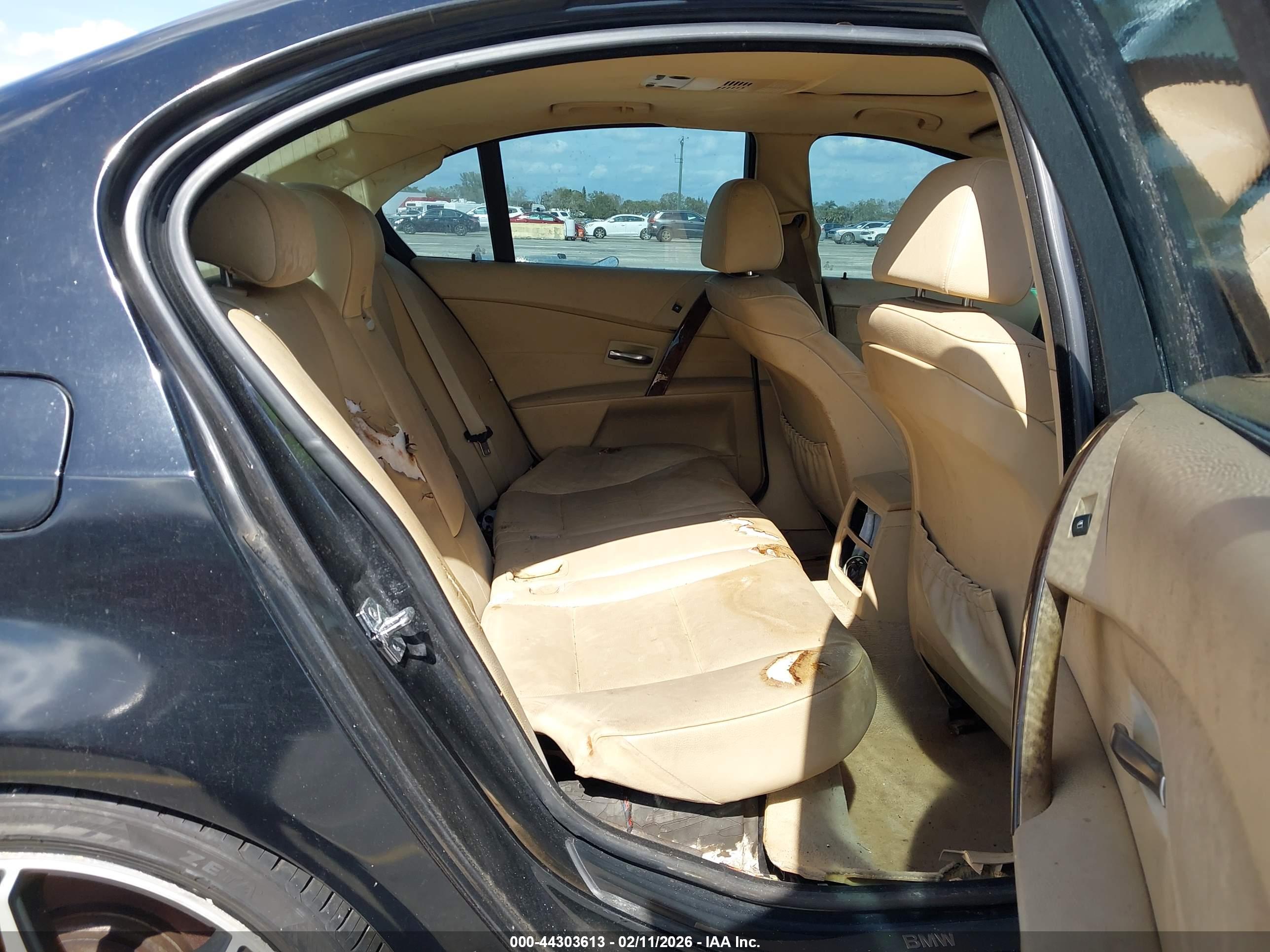 BMW 525I image 8
