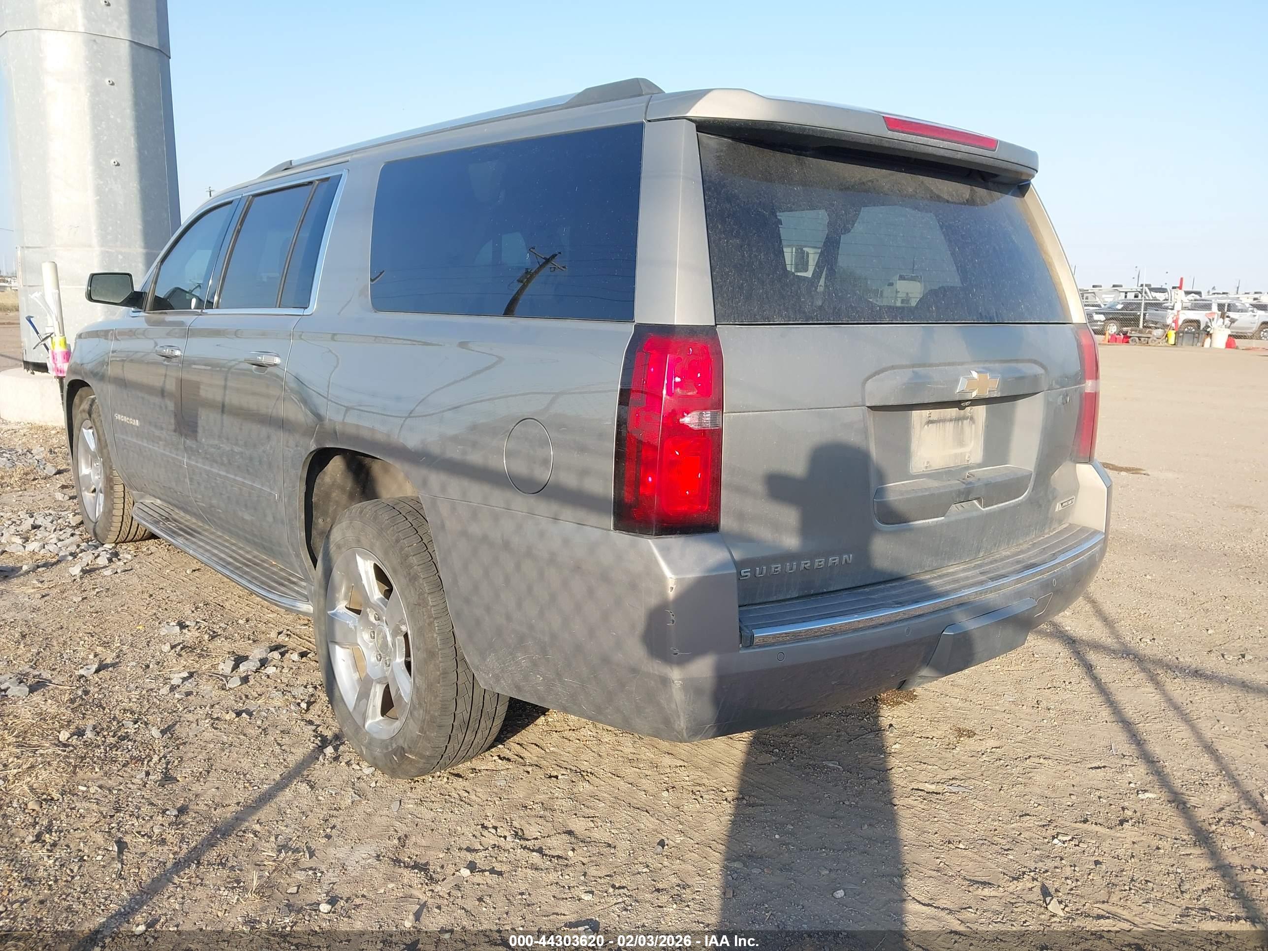 CHEVROLET SUBURBAN image 3