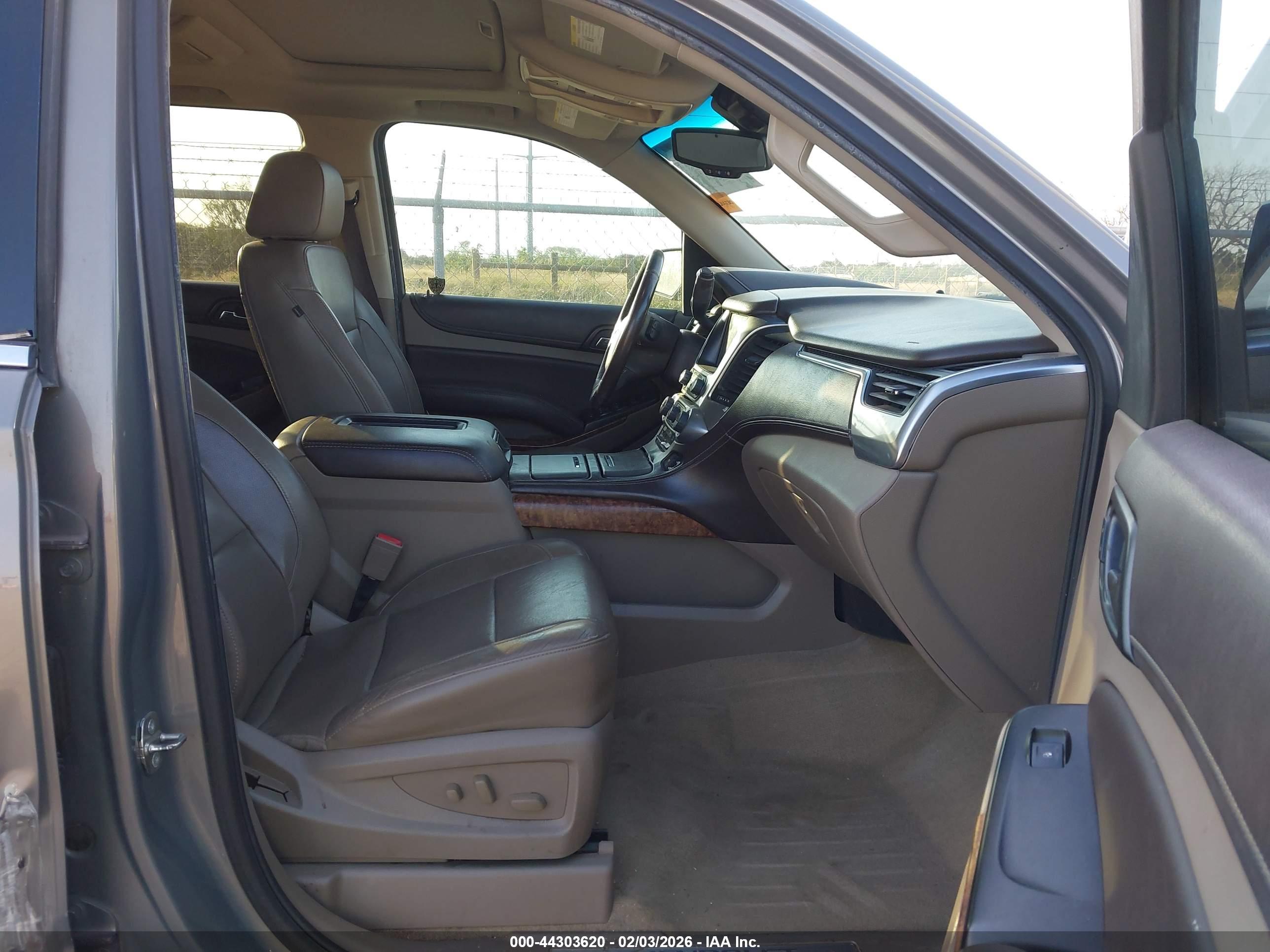 CHEVROLET SUBURBAN image 5