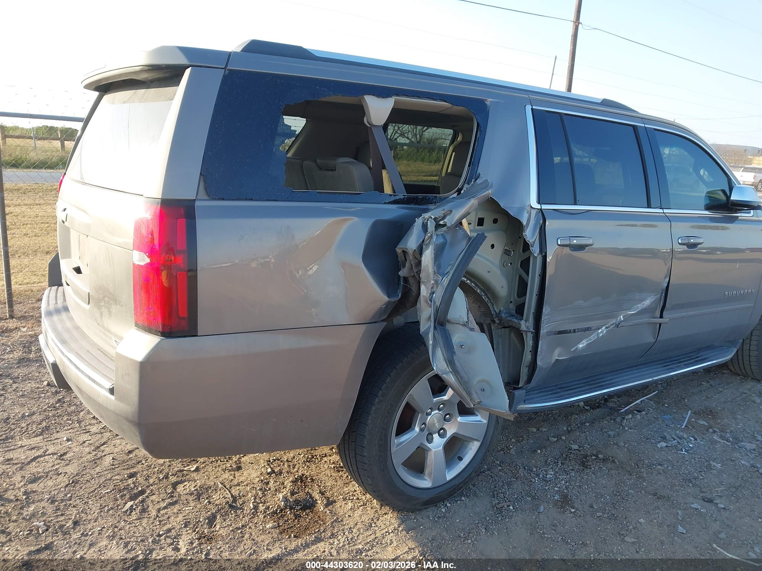 CHEVROLET SUBURBAN image 6