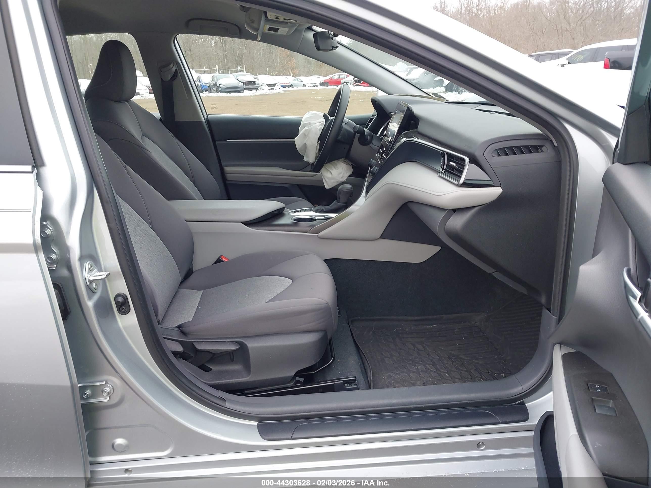 TOYOTA CAMRY image 5