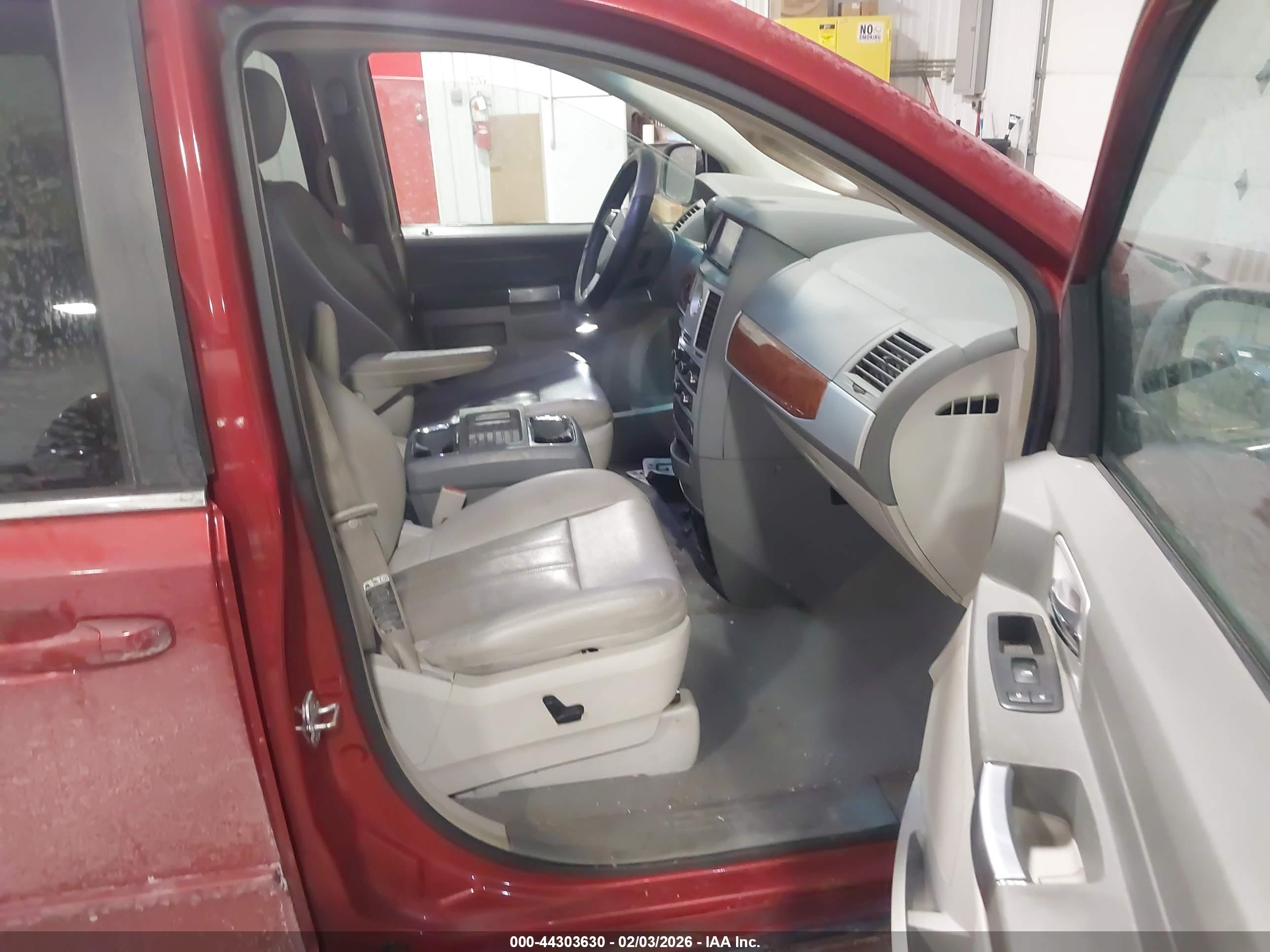 CHRYSLER TOWN image 5