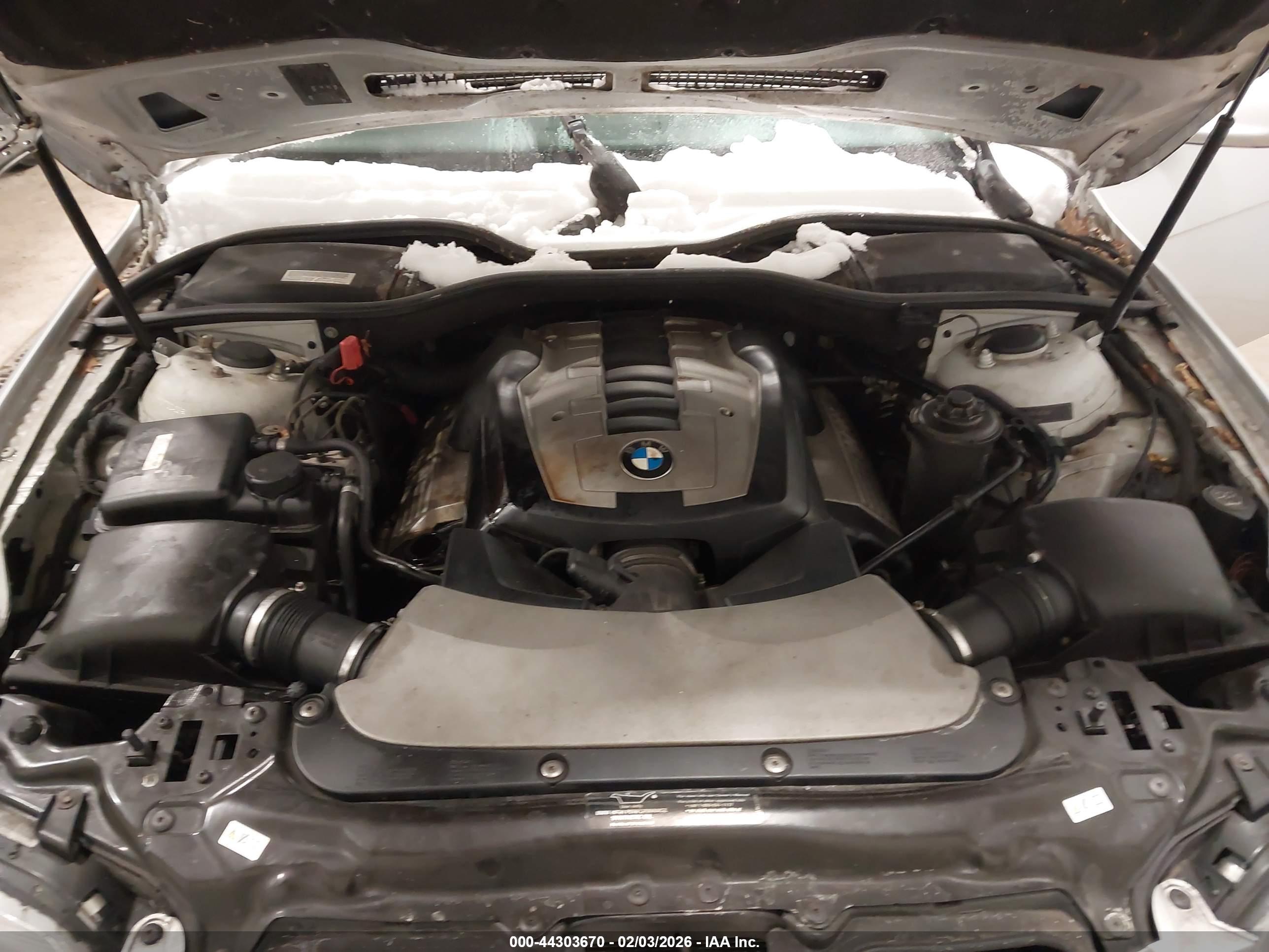 BMW 750I image 10