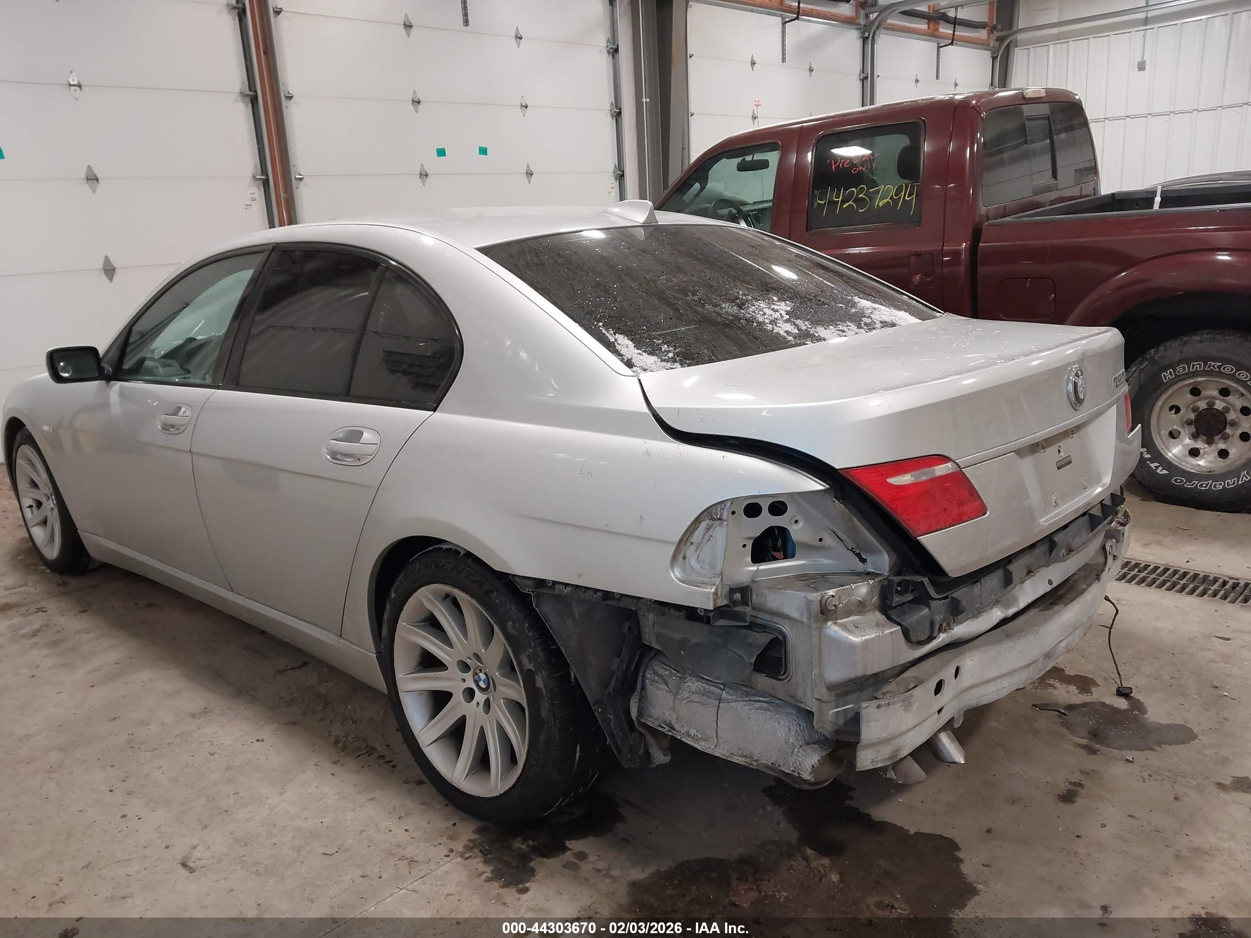 BMW 750I image 3