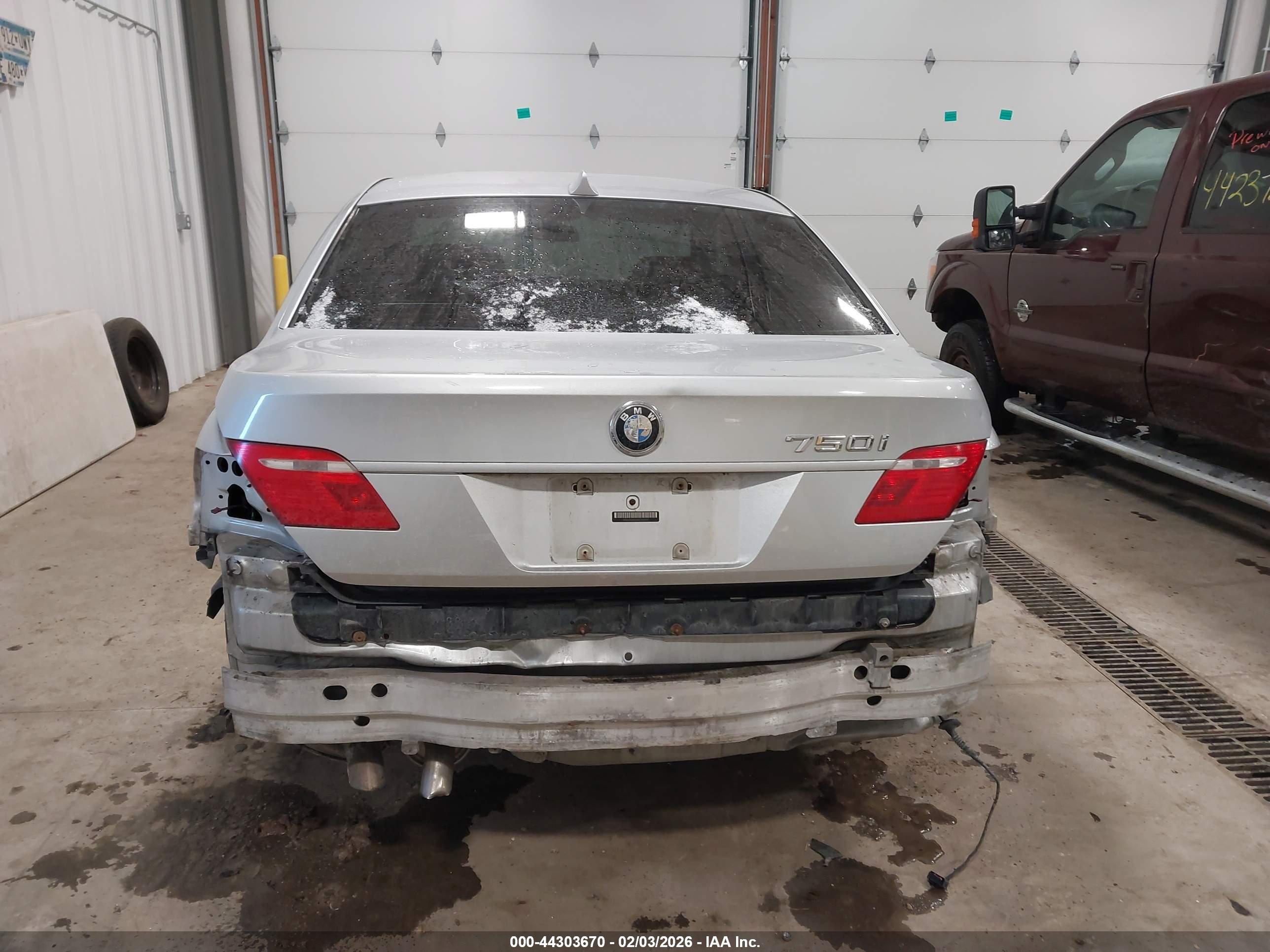 BMW 750I image 6