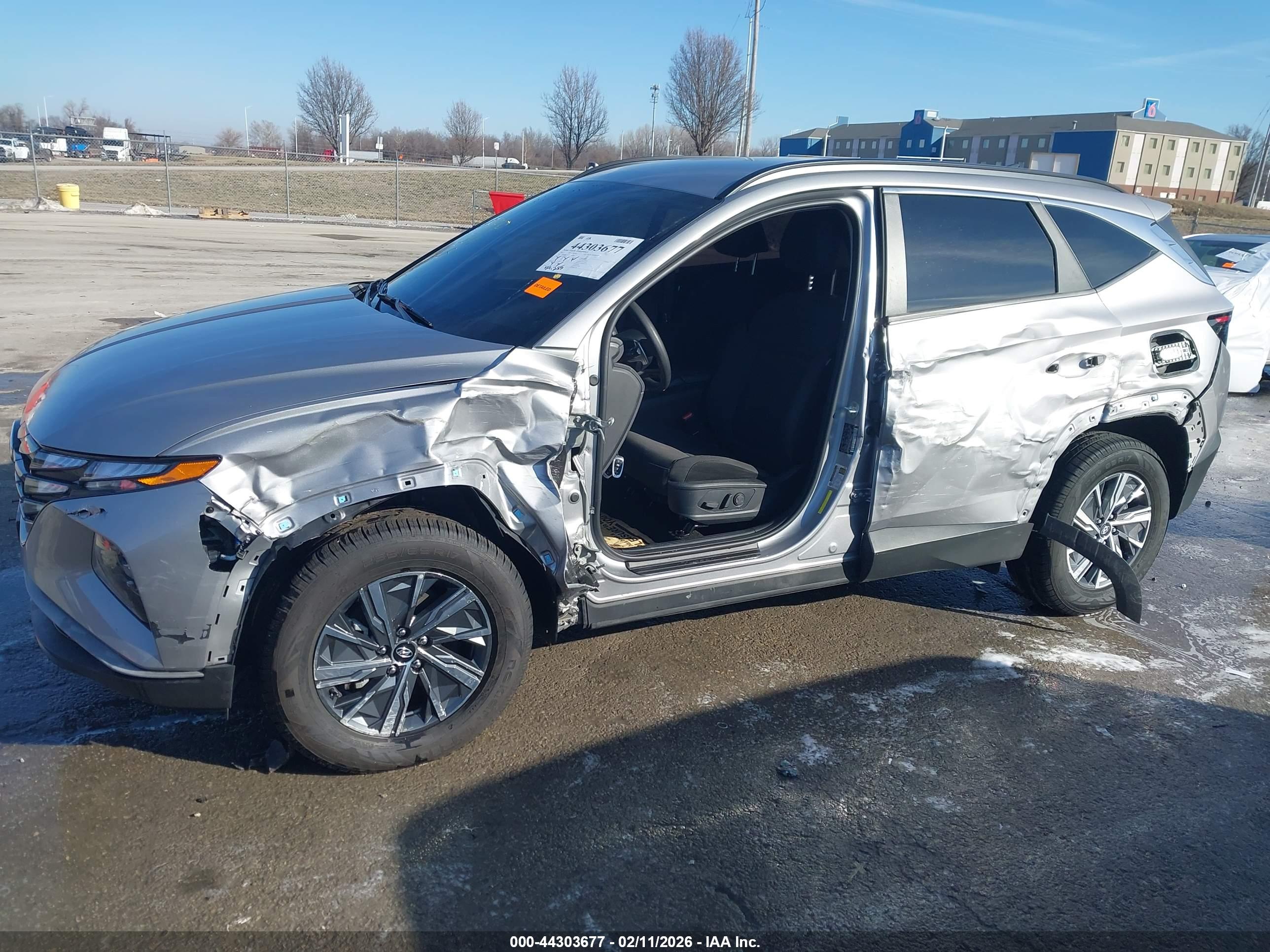 HYUNDAI TUCSON image 6