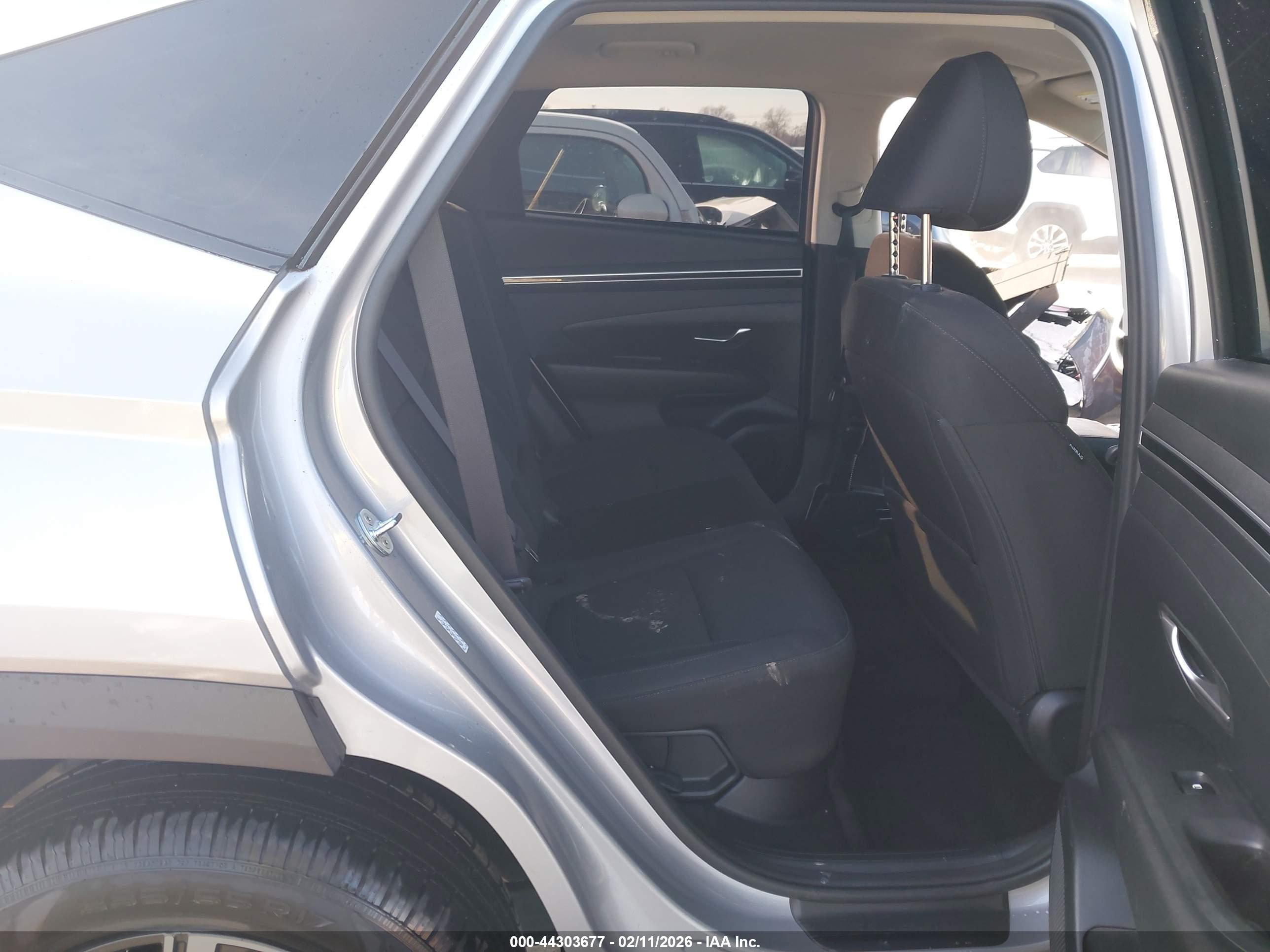 HYUNDAI TUCSON image 8