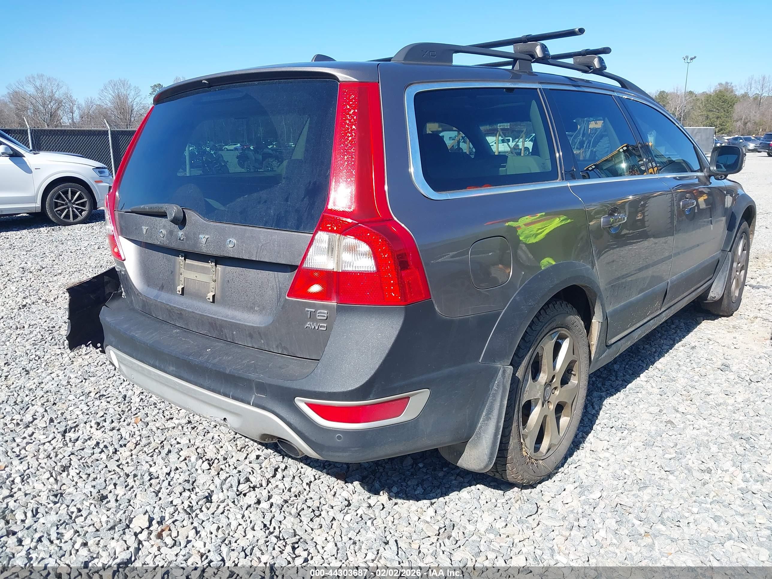 VOLVO XC70 image 4