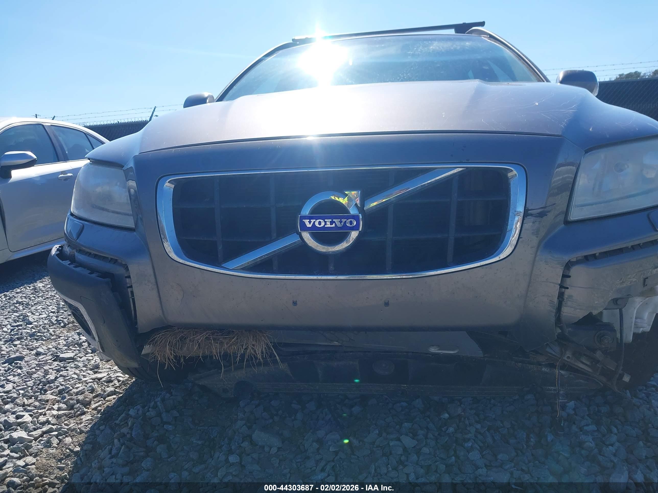 VOLVO XC70 image 6