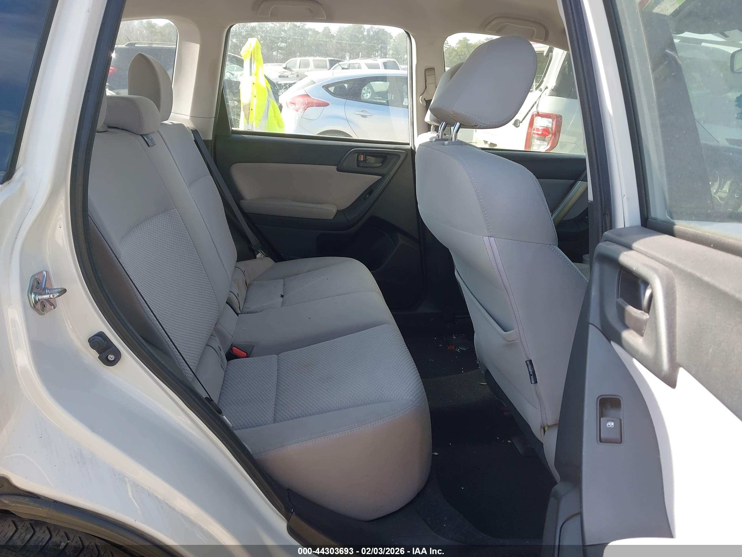 SUBARU FORESTER image 8
