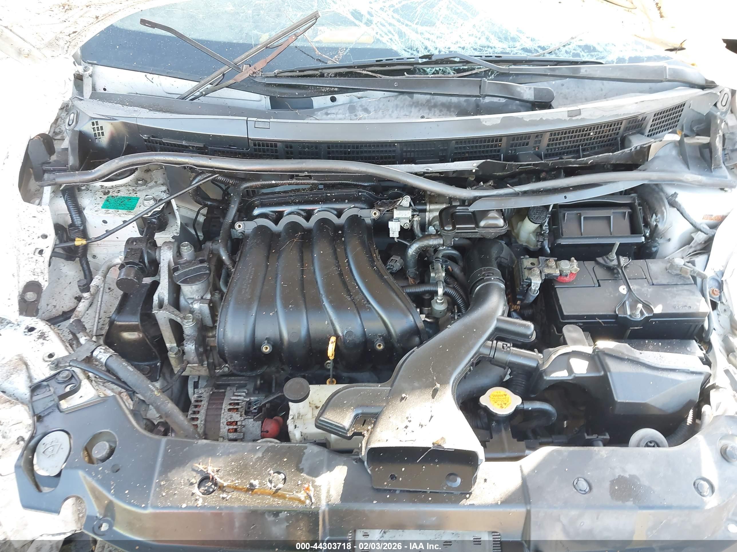 NISSAN VERSA image 10