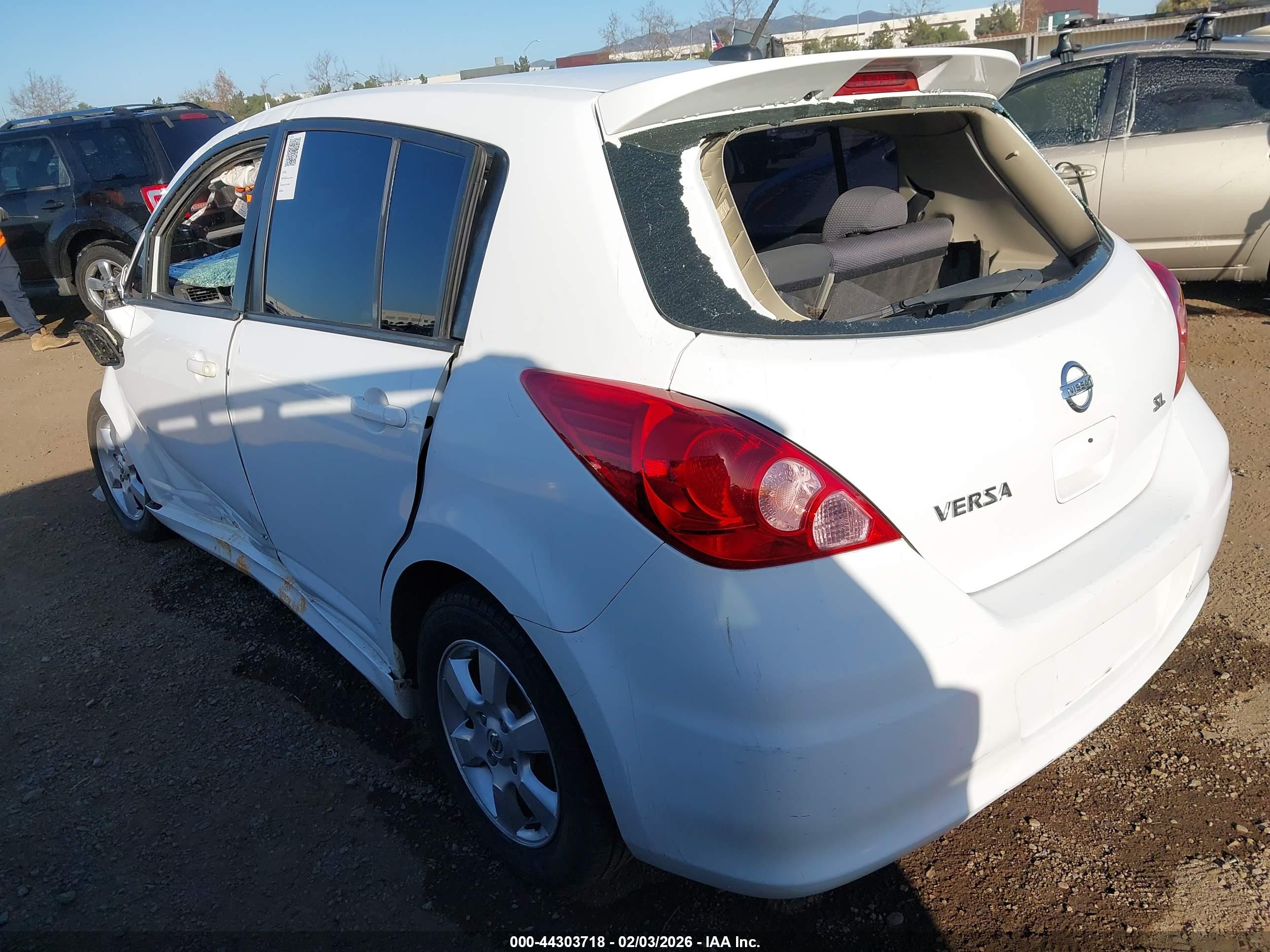NISSAN VERSA image 3