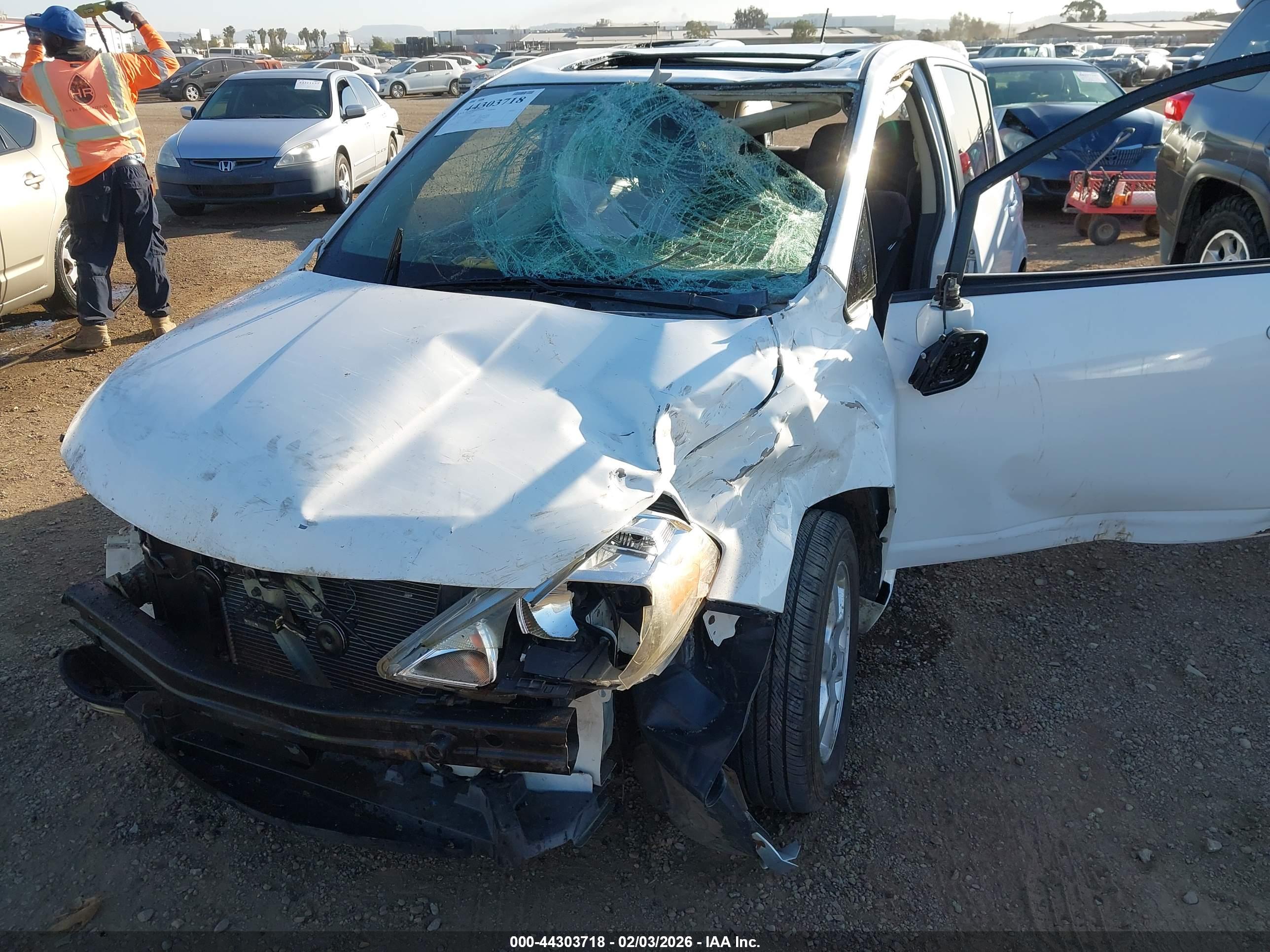 NISSAN VERSA image 6