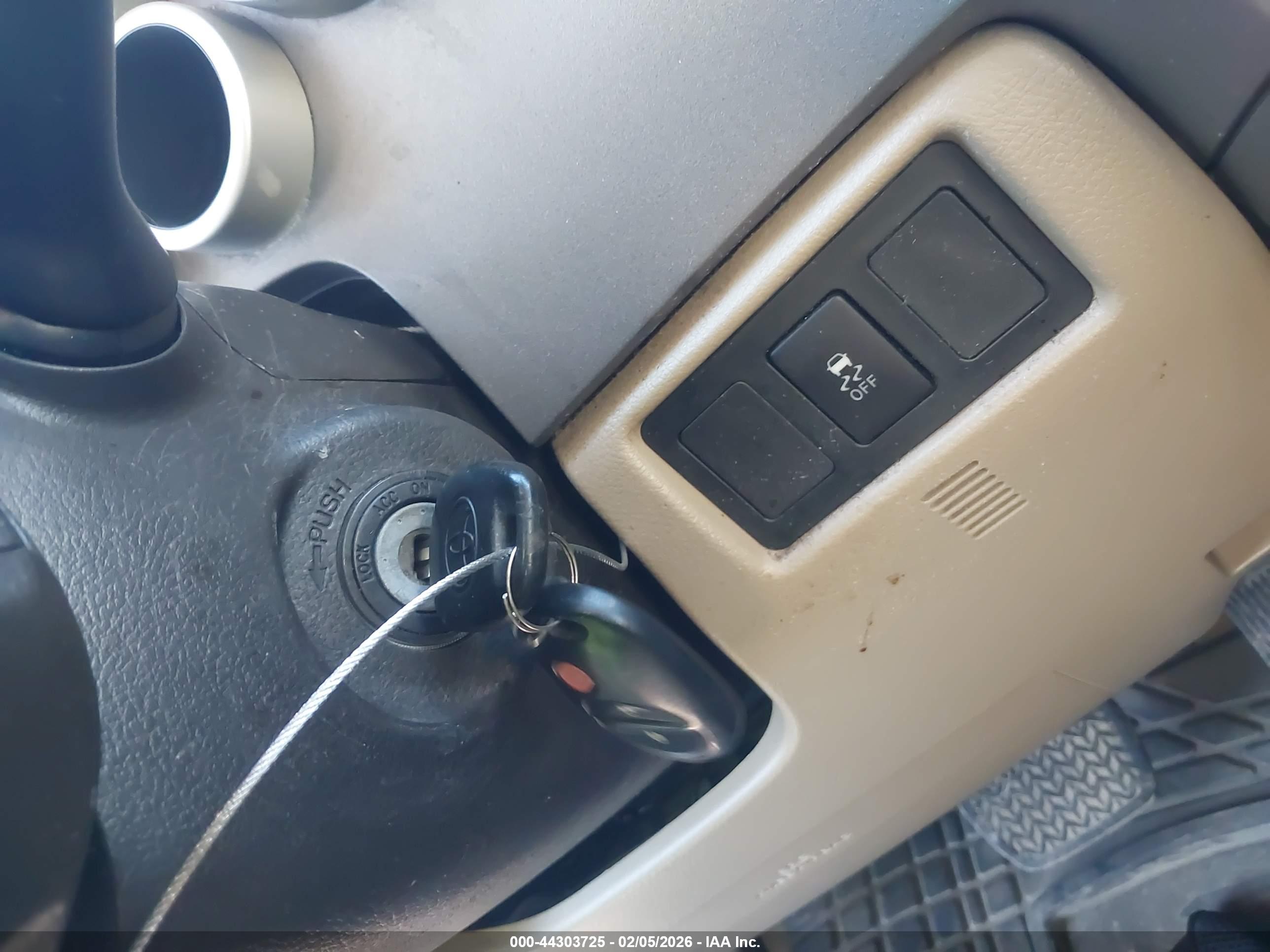 TOYOTA TUNDRA image 11