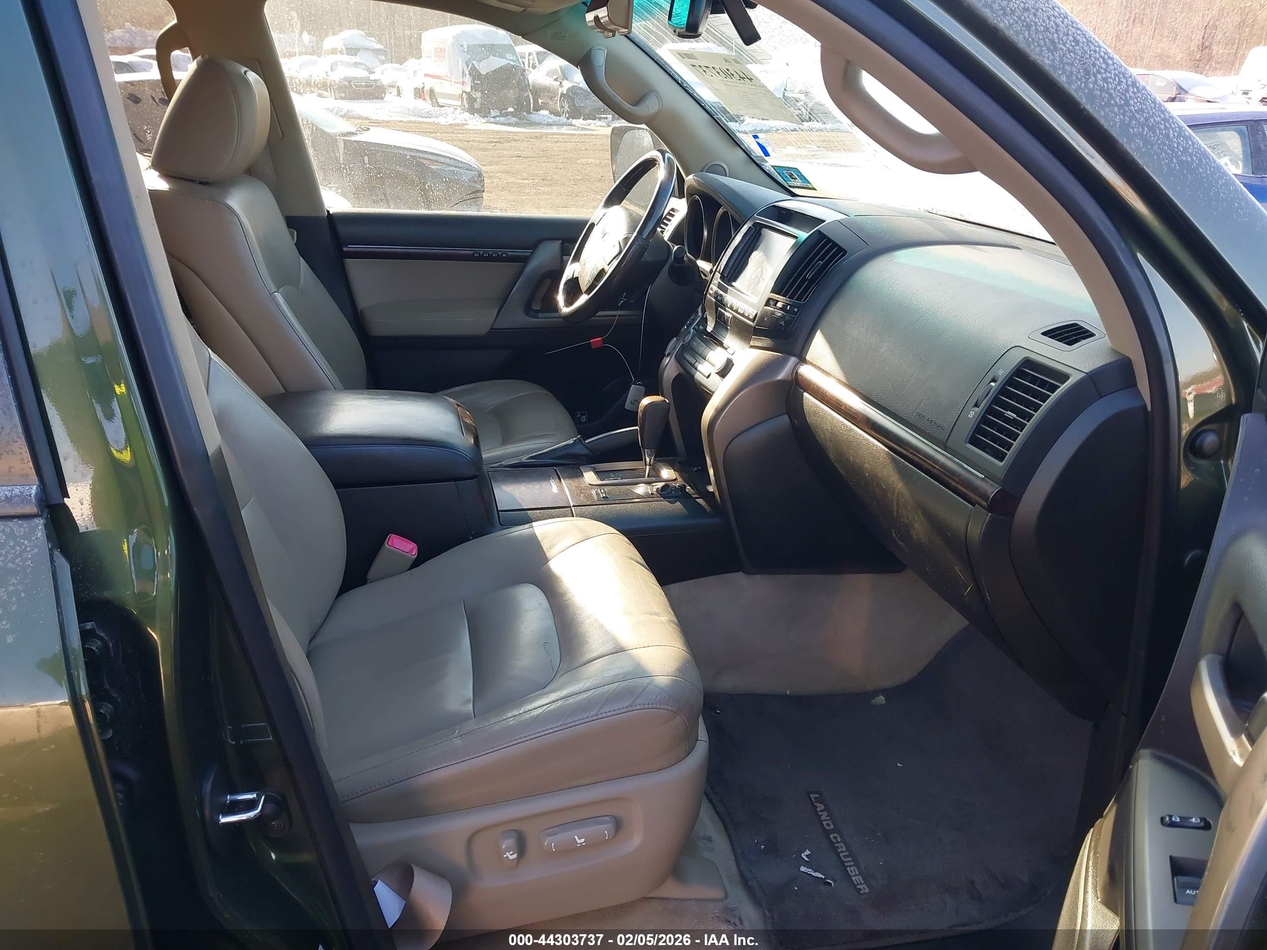 TOYOTA LAND image 5