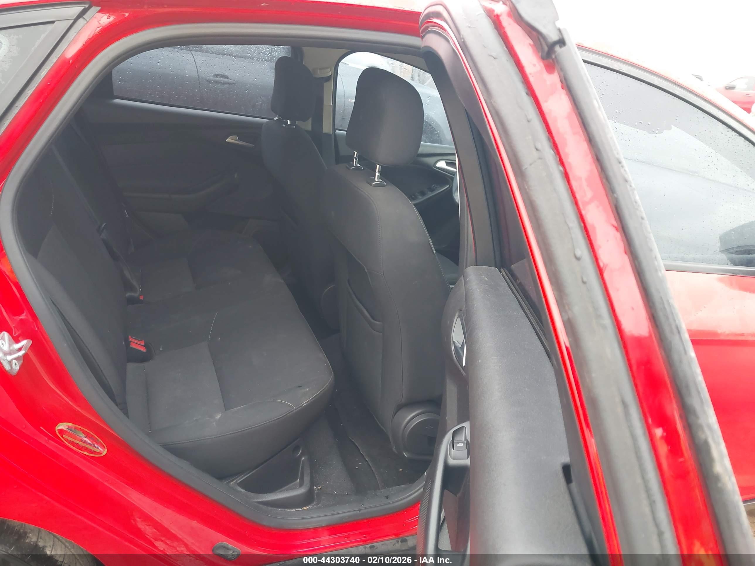 FORD FOCUS image 8