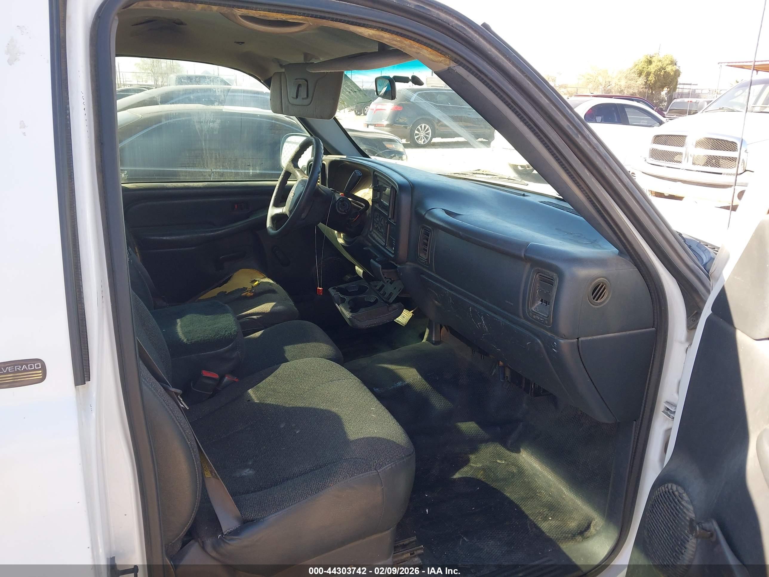 CHEVROLET SILVERADO image 5