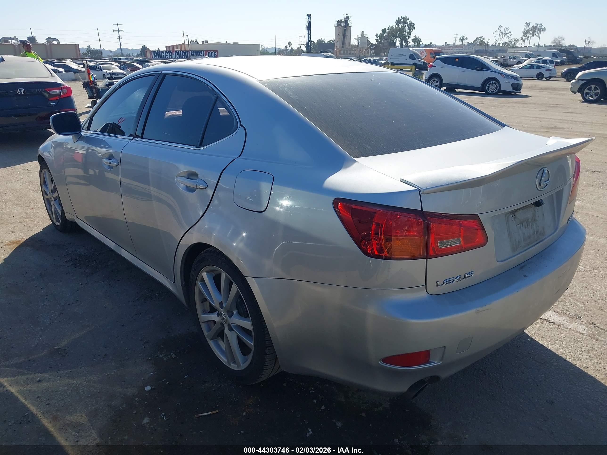 LEXUS IS image 3